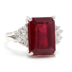 Impressionnante bague en or blanc 14 carats avec rubis rouge naturel de 13,60 carats et diamants