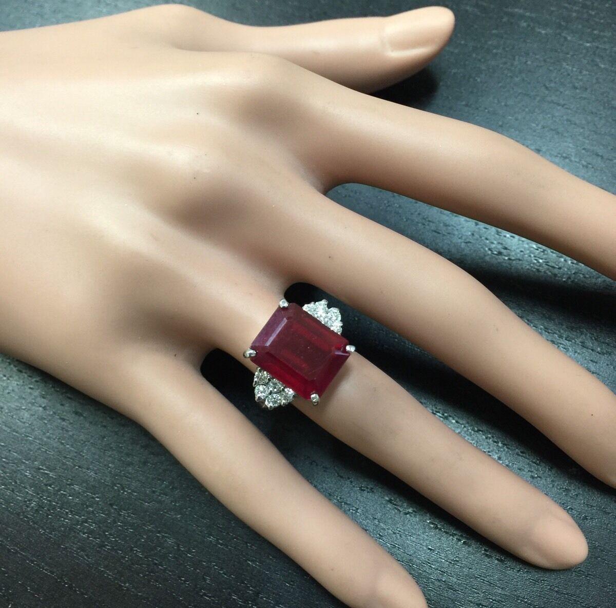 13,60 Karat beeindruckender natürlicher roter Rubin und Diamant 14 Karat Weißgold Ring Damen