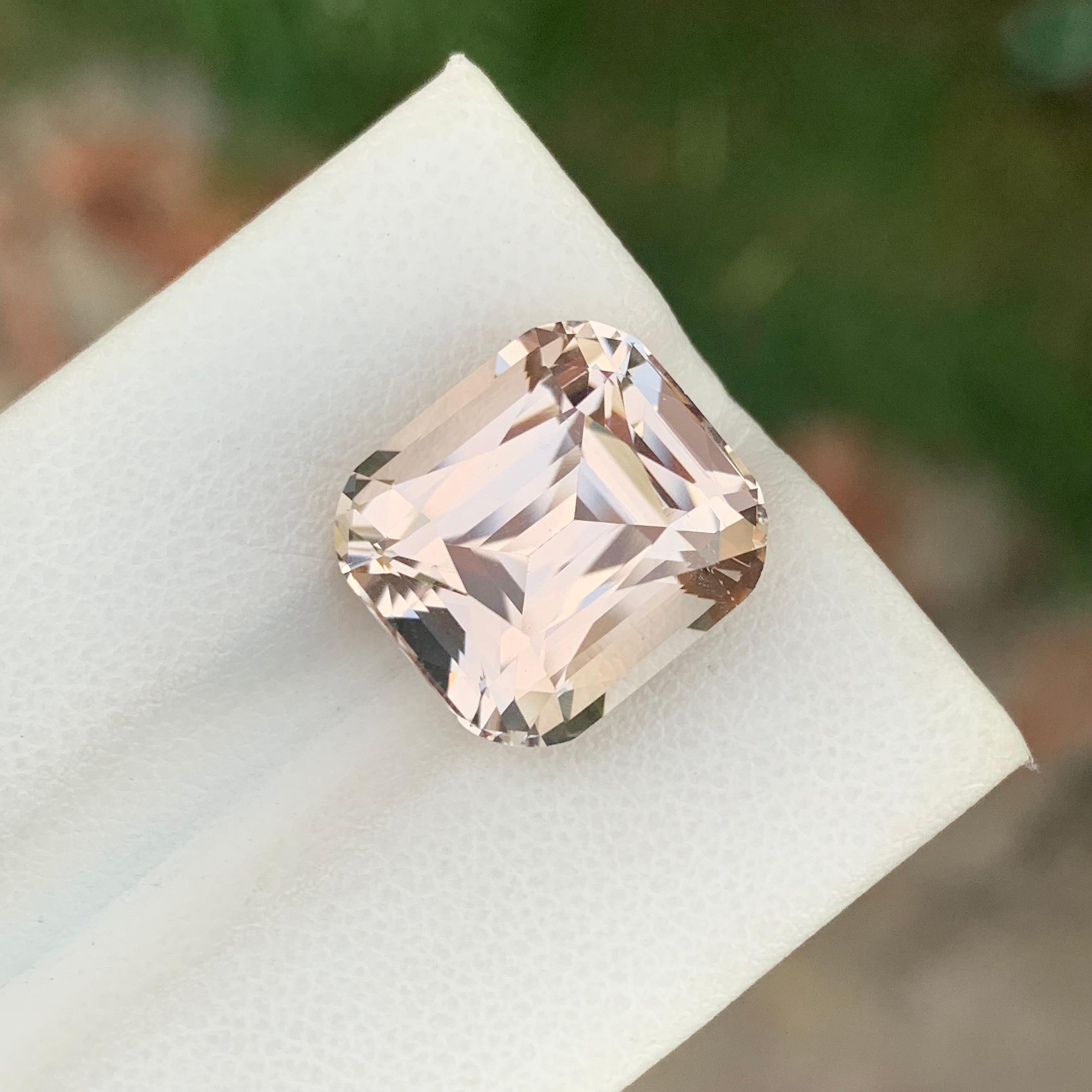 13.60 Carat Natural Faceted Golden Topaz Cushion Shape Gemstone In New Condition For Sale In Peshawar, PK