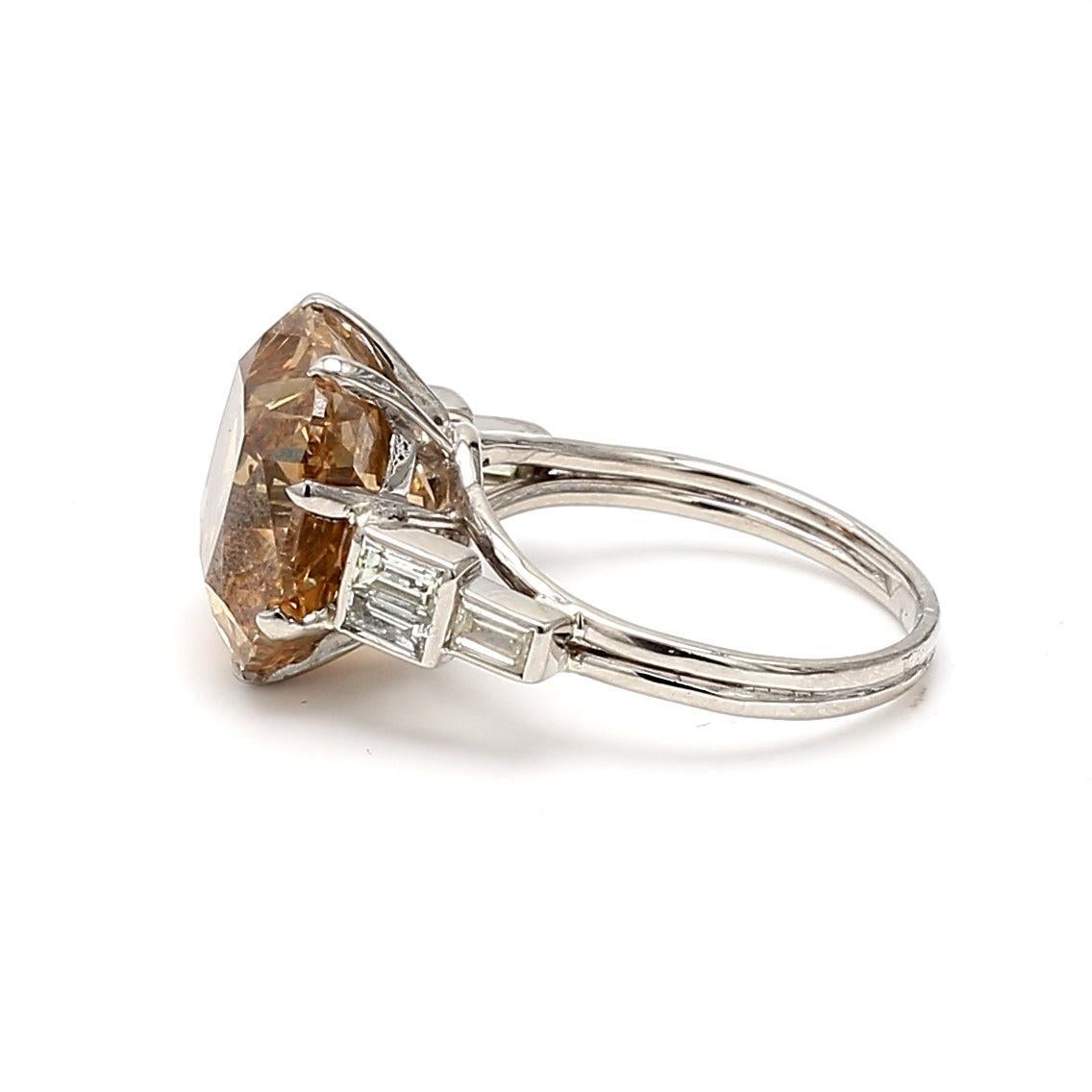 13.63 Carat Cushion Cut Fancy Deep Brown Yellow-G VS1 Diamond Plat Cocktail Ring In Good Condition For Sale In New York, NY