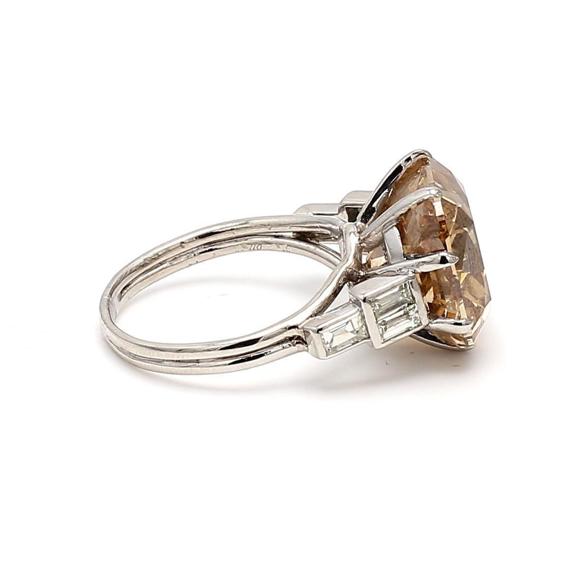 13.63 Carat Cushion Cut Fancy Deep Brown Yellow-G VS1 Diamond Plat Cocktail Ring For Sale 3