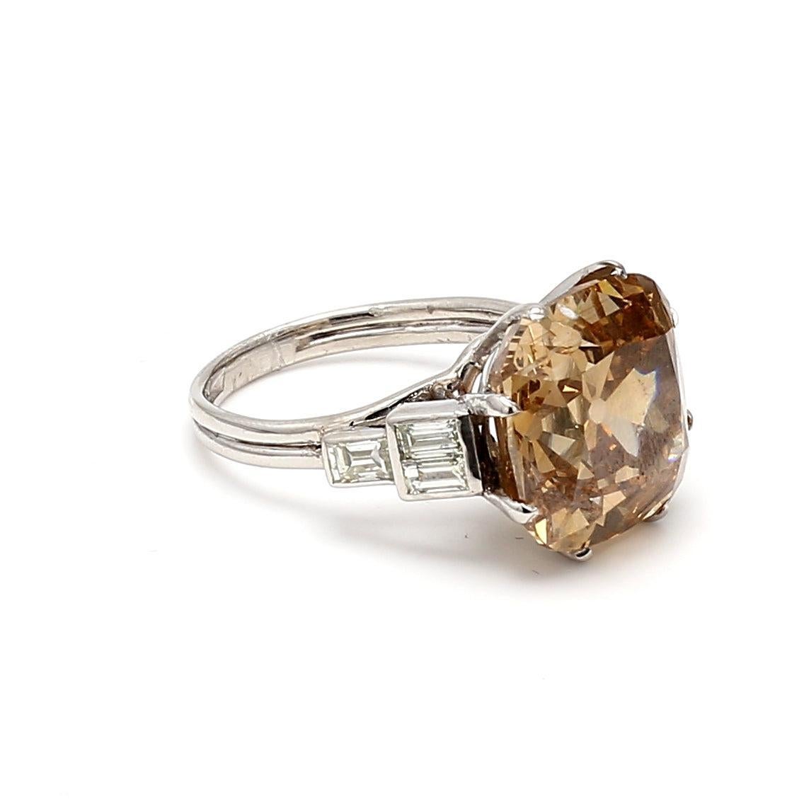 13.63 Carat Cushion Cut Fancy Deep Brown Yellow-G VS1 Diamond Plat Cocktail Ring For Sale 4