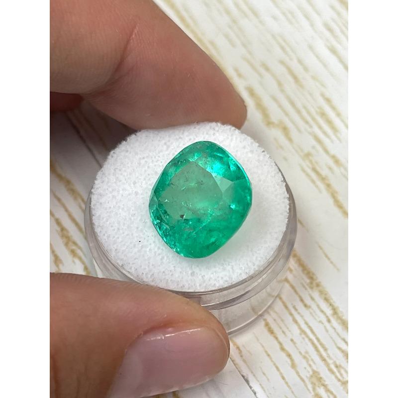 13.63 Carat Medium Green Colombian Emerald - Cushion Cut May Birthstone Gem In New Condition For Sale In Jupiter, FL