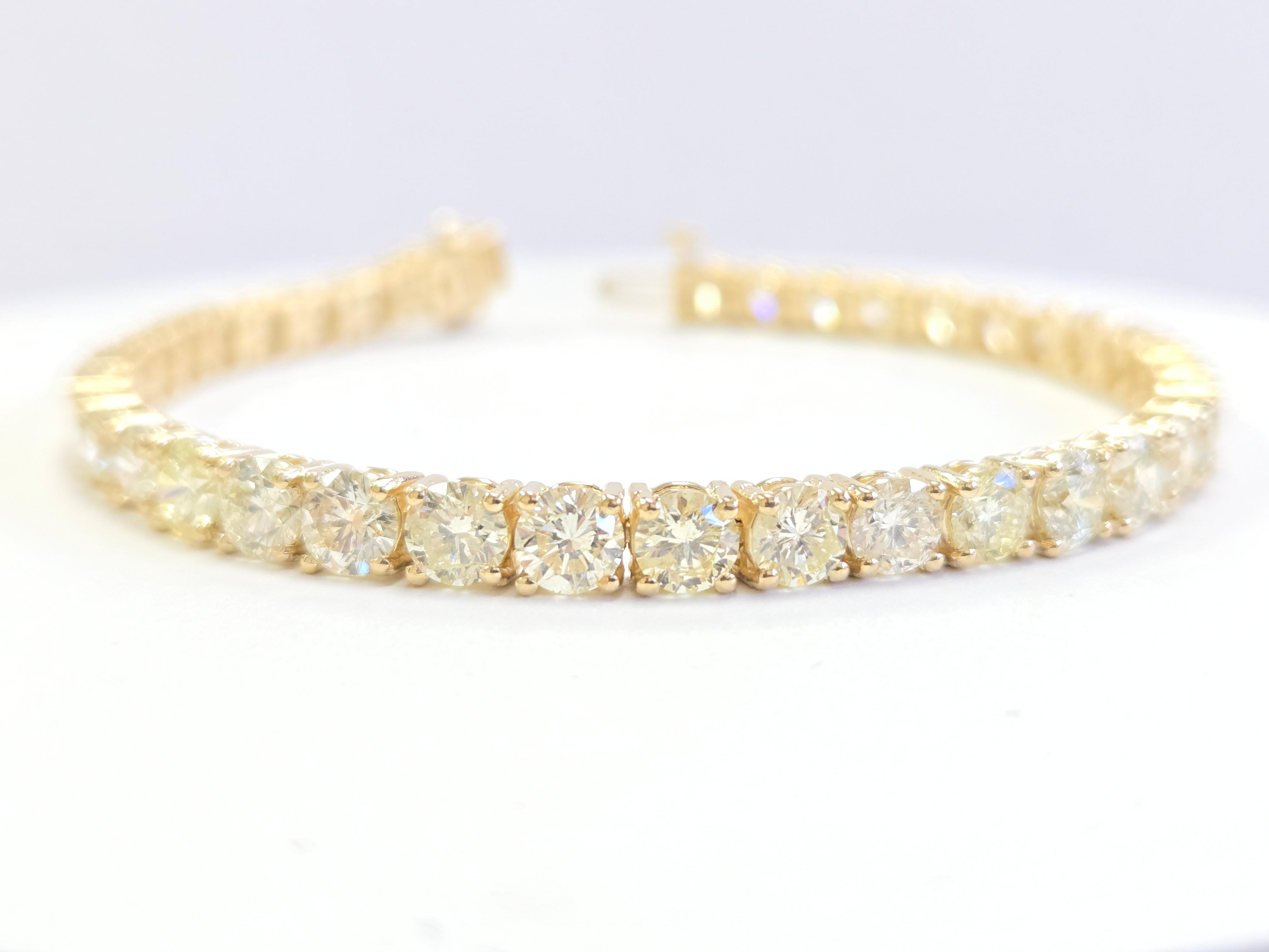 Beautiful quality tennis bracelet, round-brilliant cut white diamonds with excellent shine!
14 karat yellow gold classic four-prong style for maximum light brilliance.

Length: 7 inch
Color Range: I-J
Clarity Range: VS-SI
Width: 4.5 mm wide

*Free