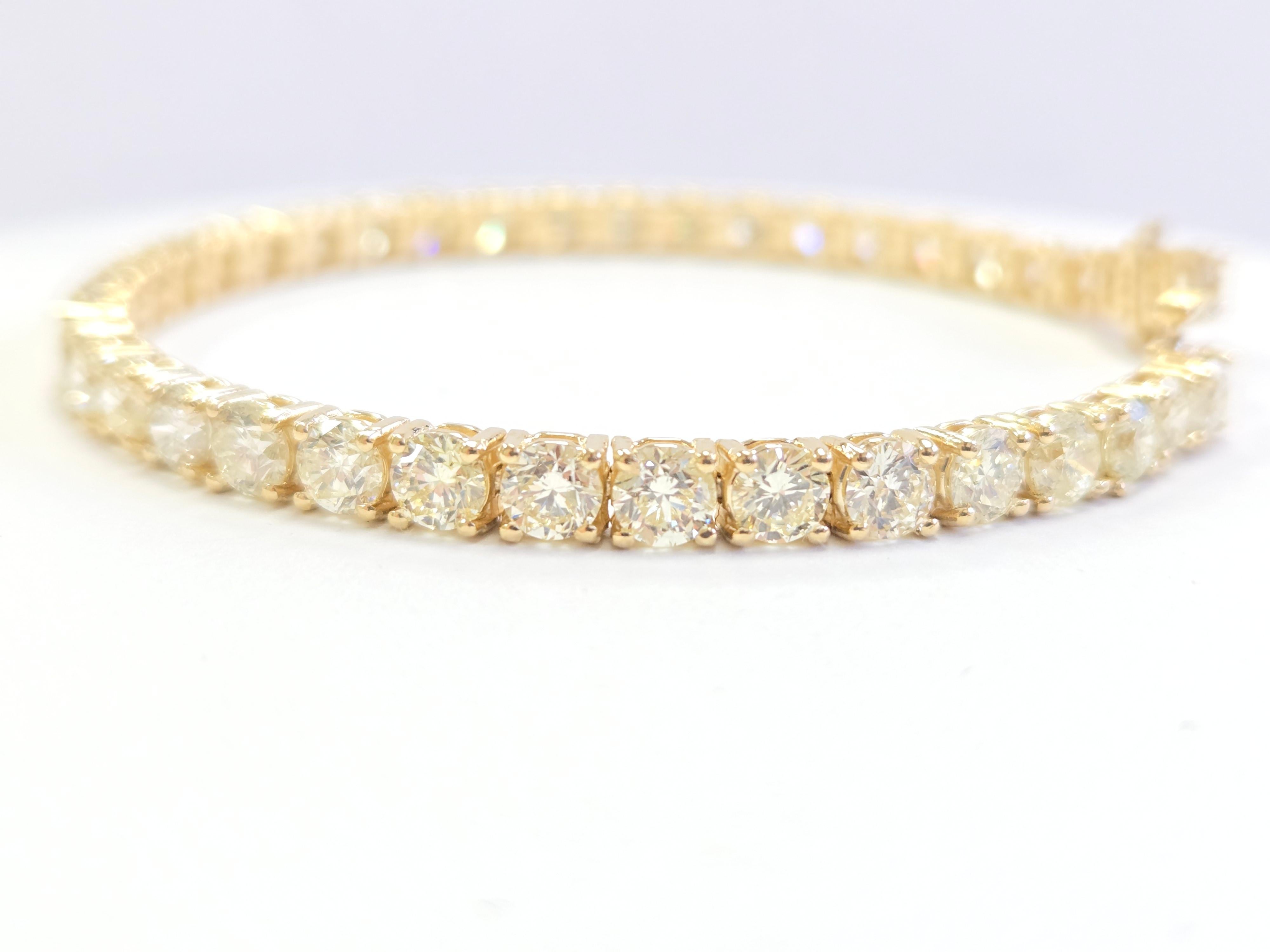 13.63 Carat Natural Diamond Tennis Bracelet 14 Karat Yellow Gold In New Condition For Sale In Great Neck Plaza, NY
