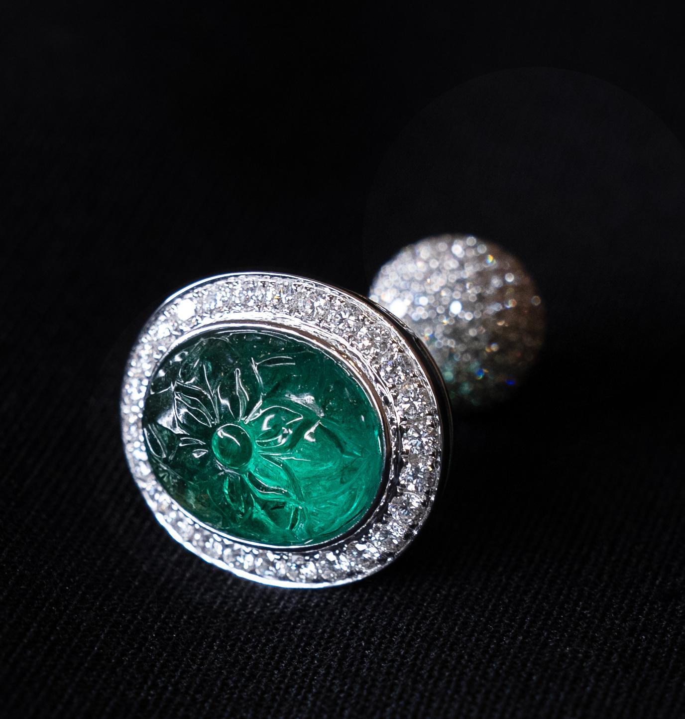 Taglio ovale 13.63 Ct Emerald Carving Stud Earring Convertible to Cufflinks, Diamond Halo in vendita