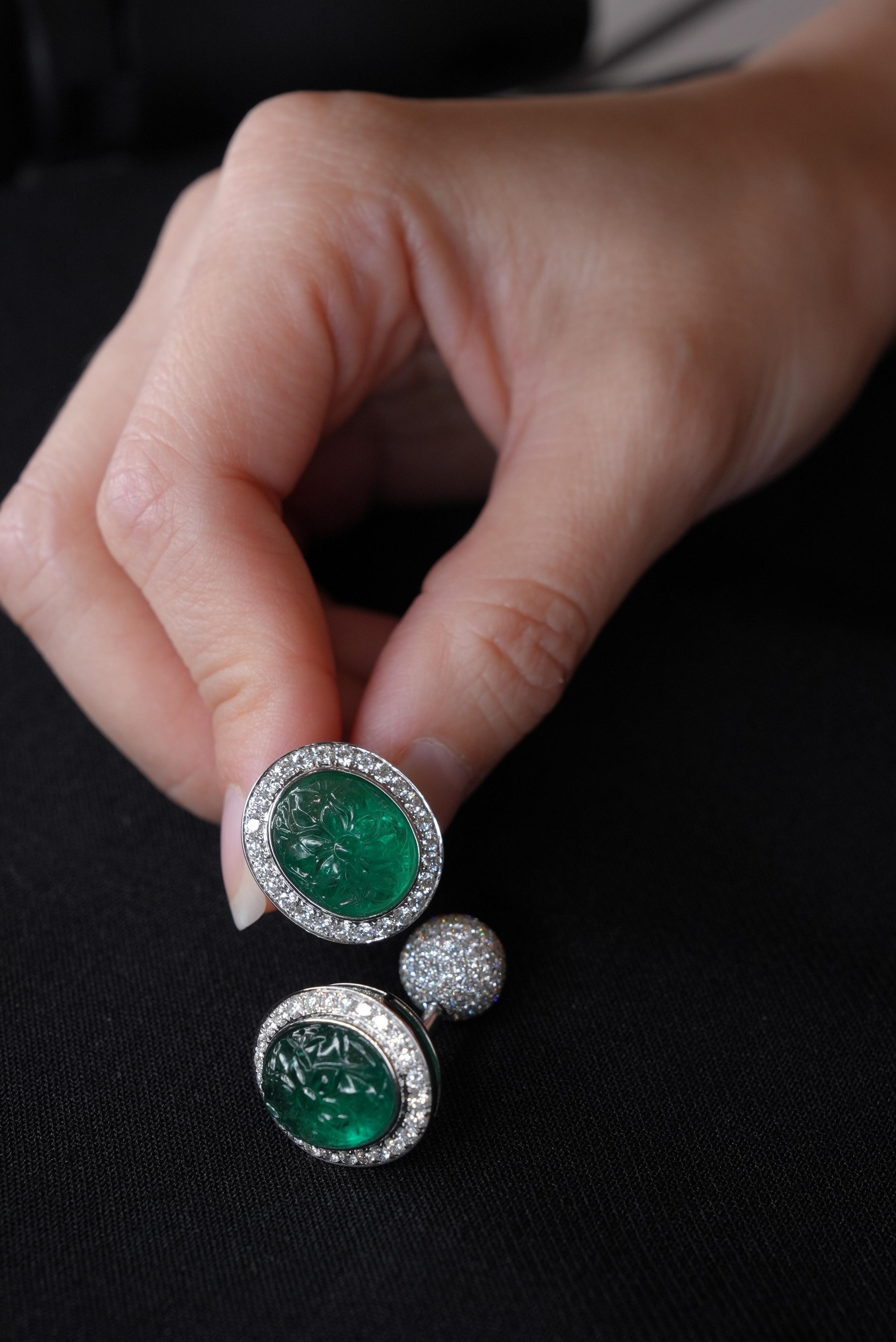 13.63 Ct Emerald Carving Stud Earring Convertible to Cufflinks, Diamond Halo In condizioni Nuovo in vendita a Kowloon, HK