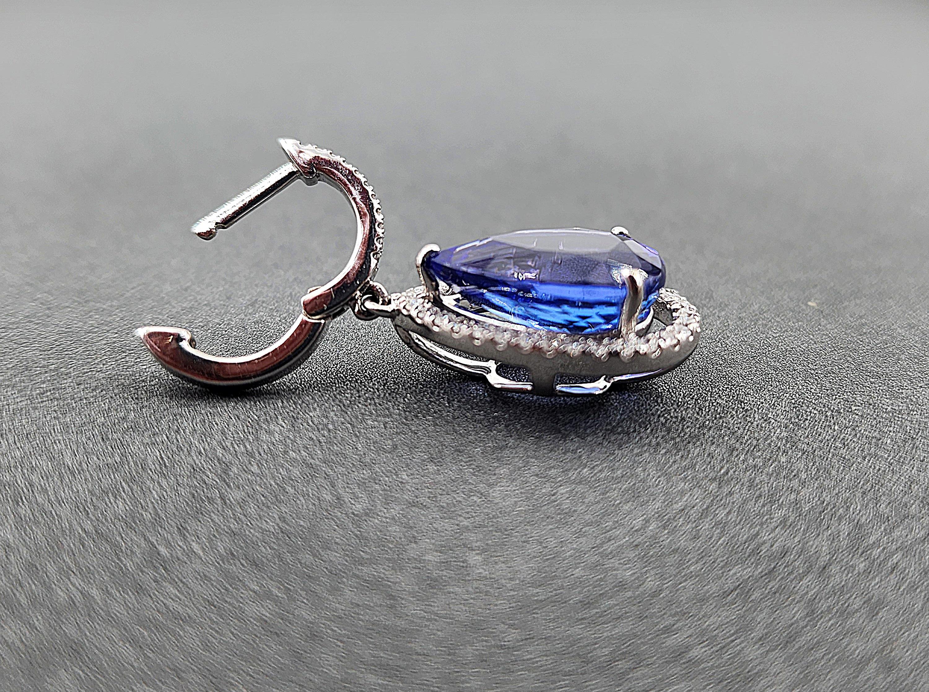 Women's 13.63 ct Natural Tanzanite & Diamond Earring For Sale