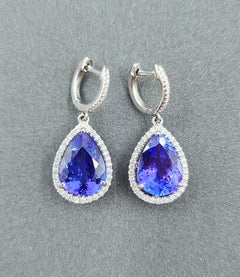 Boucle d
oreille Tanzanite naturelle et diamant de 13,63 ct