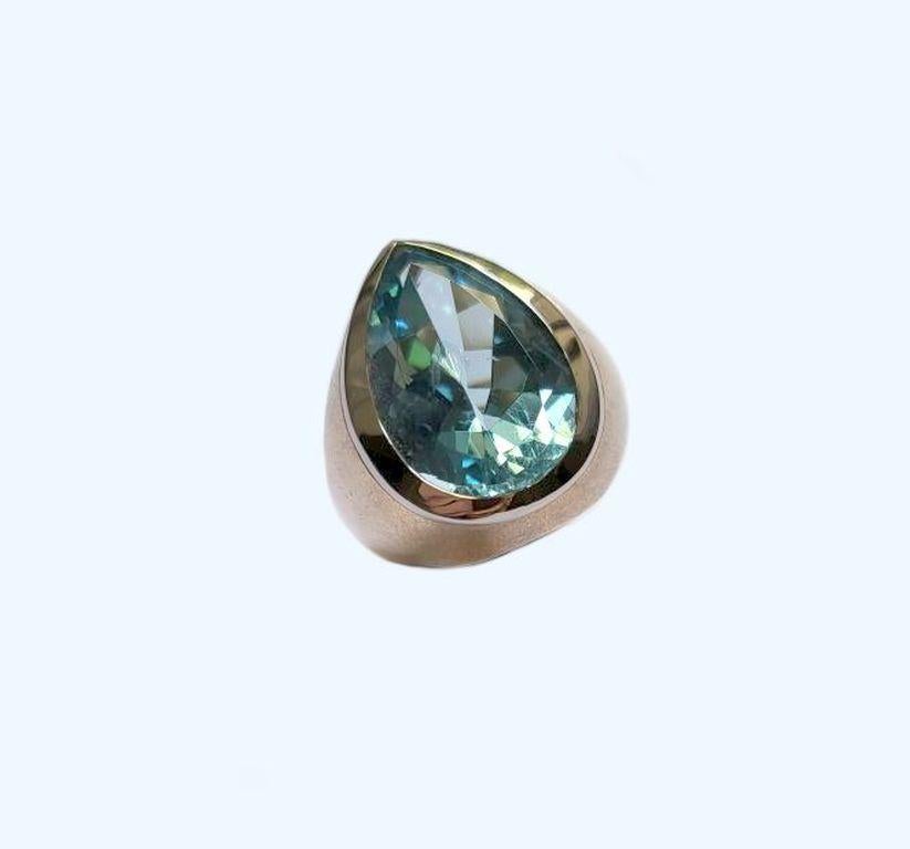 Anello in oro bianco e bronzo con acquamarina da 13,65 carati di Wagner Preziosen in vendita 3
