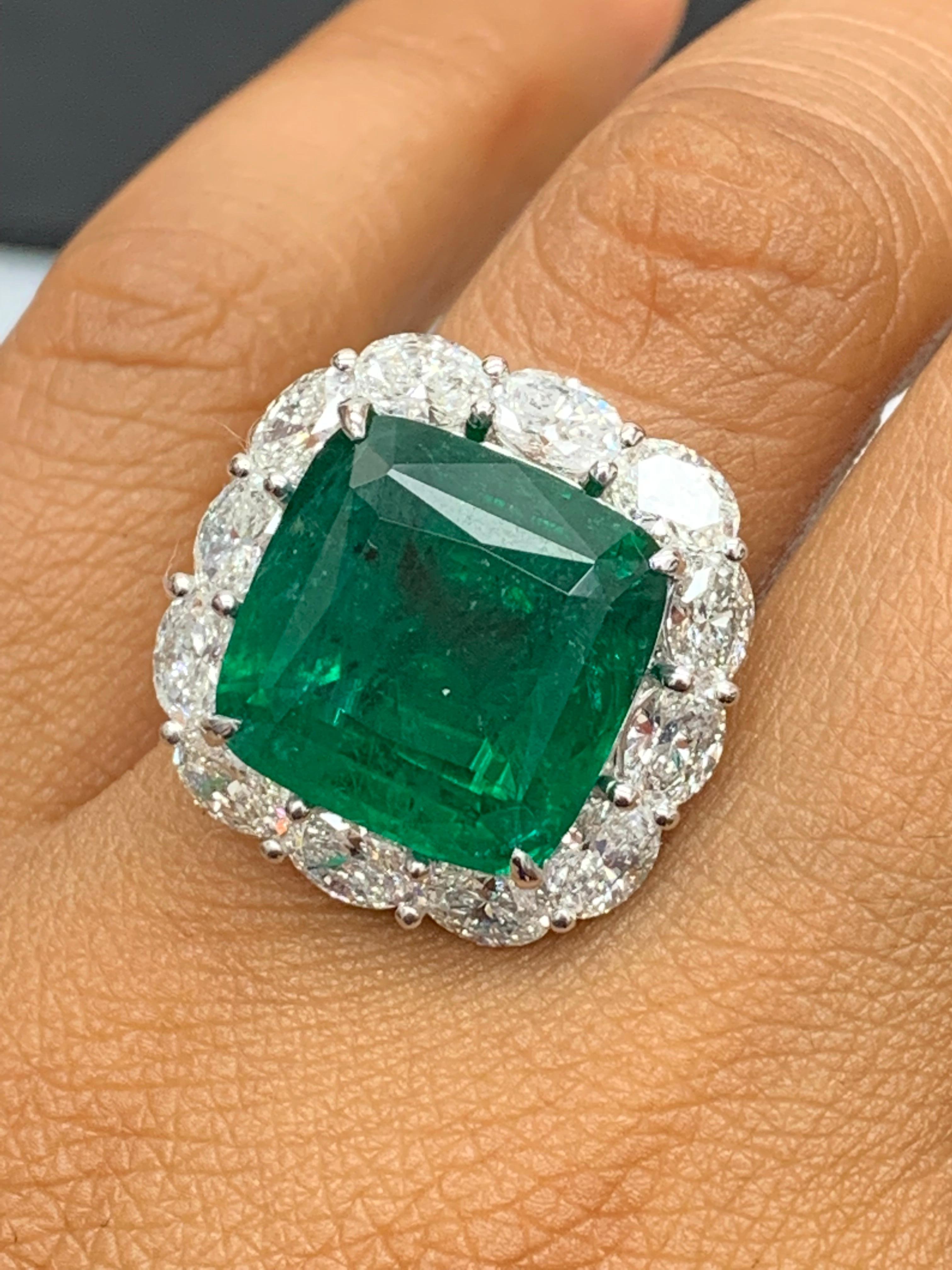 Bague de fiançailles en platine de 13,65 carats avec diamant émeraude taillé en coussin en vente 5