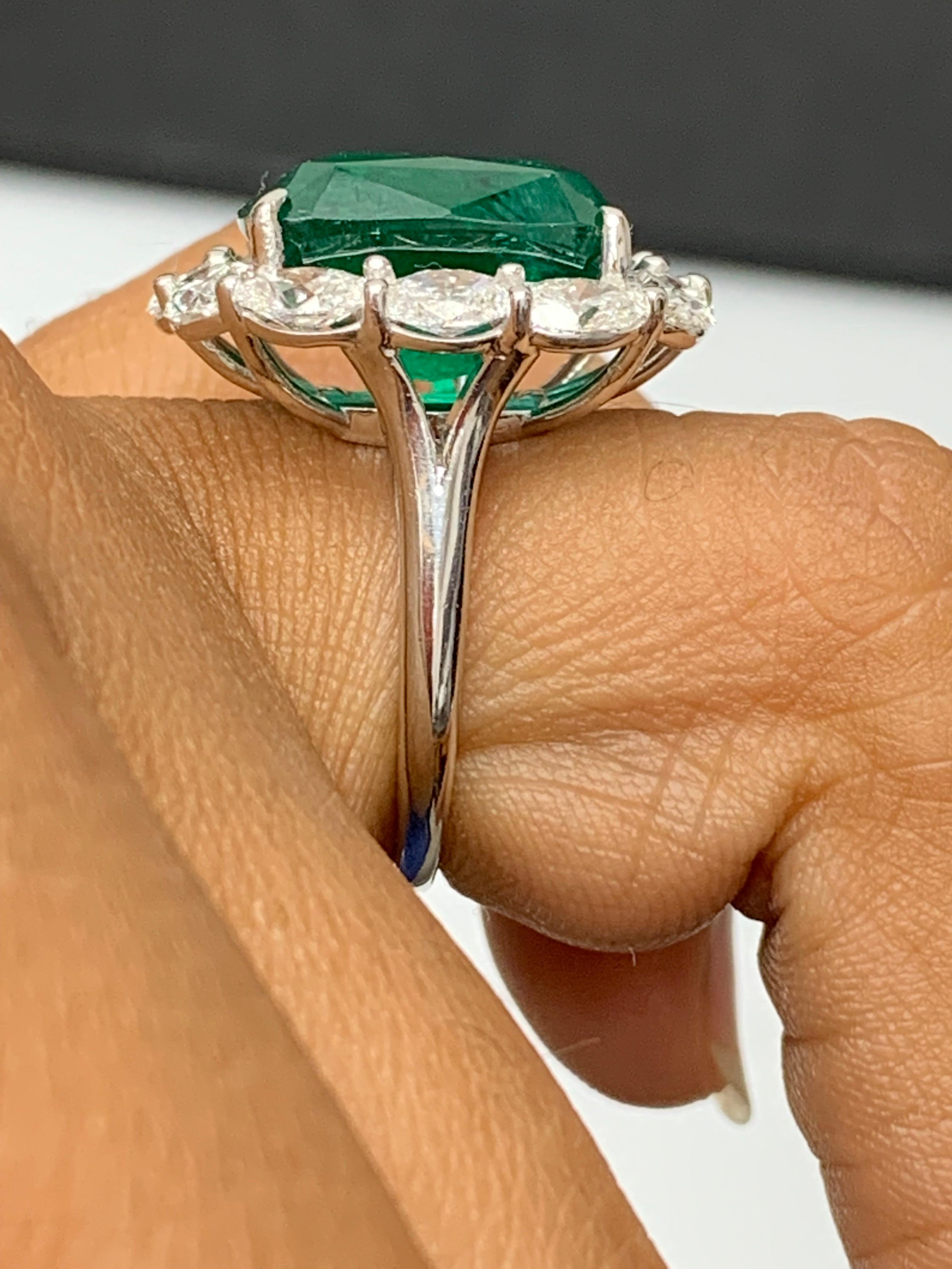 Bague de fiançailles en platine de 13,65 carats avec diamant émeraude taillé en coussin Neuf - En vente à NEW YORK, NY