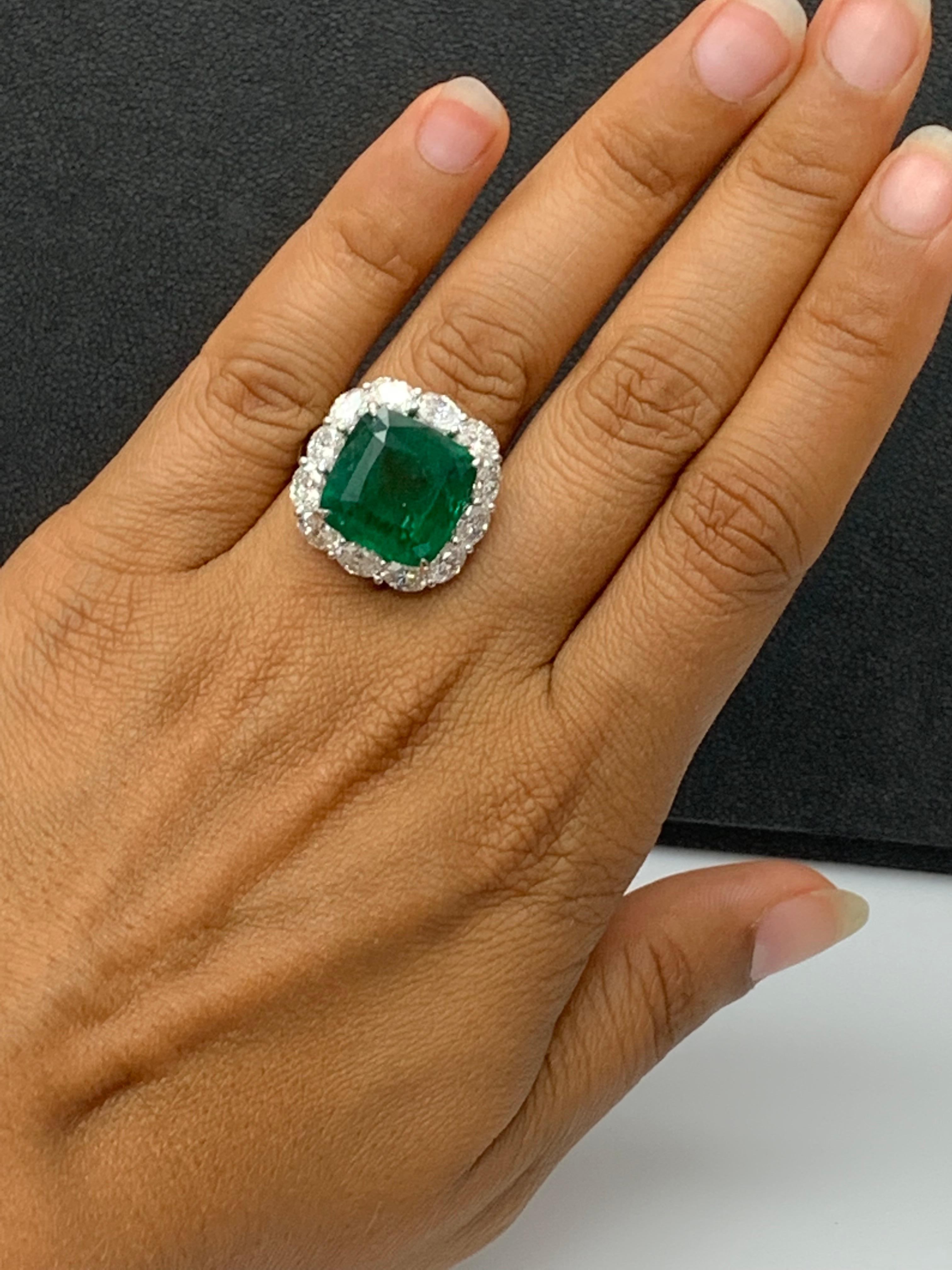 Bague de fiançailles en platine de 13,65 carats avec diamant émeraude taillé en coussin Pour femmes en vente