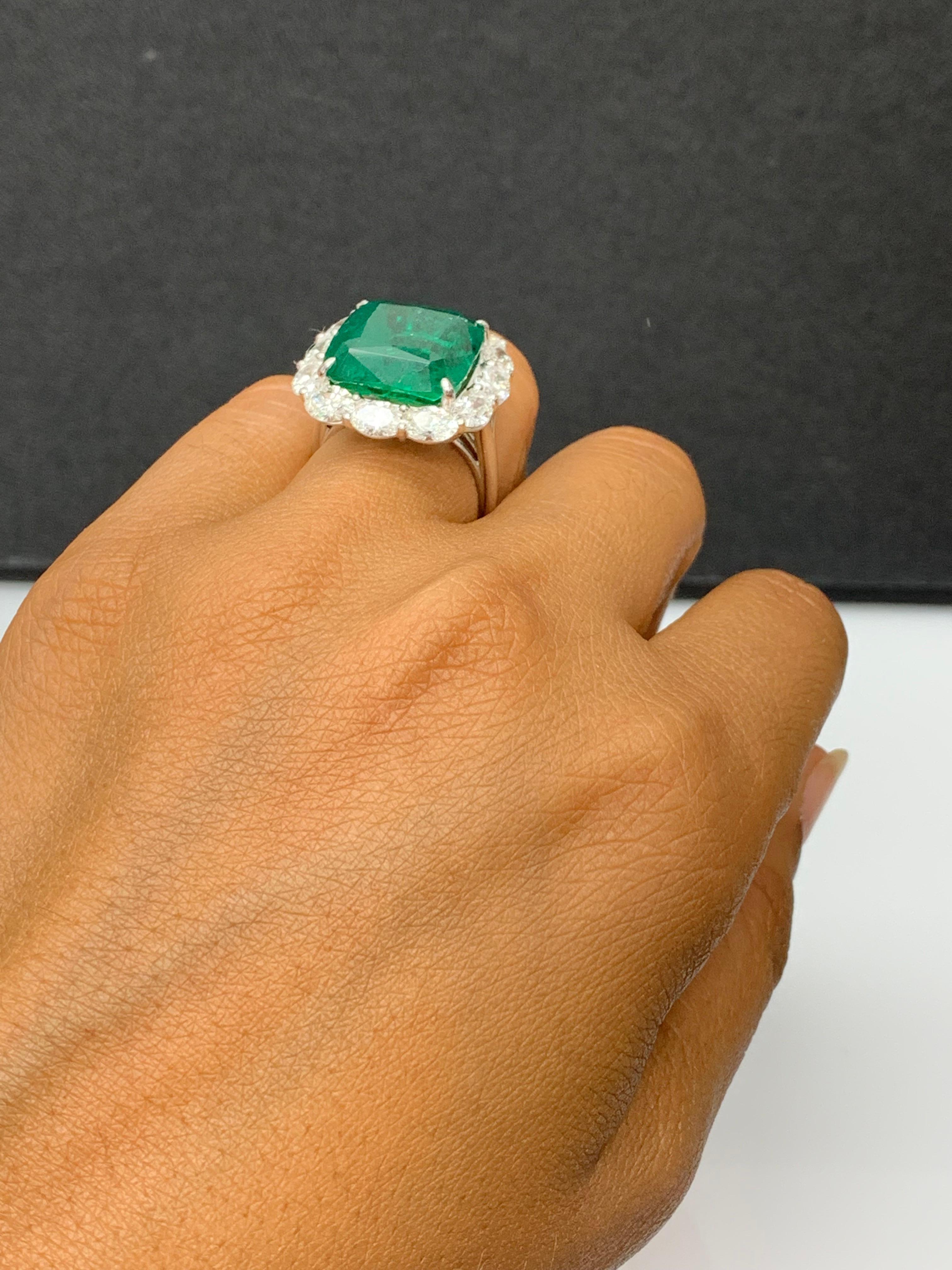 Bague de fiançailles en platine de 13,65 carats avec diamant émeraude taillé en coussin en vente 1