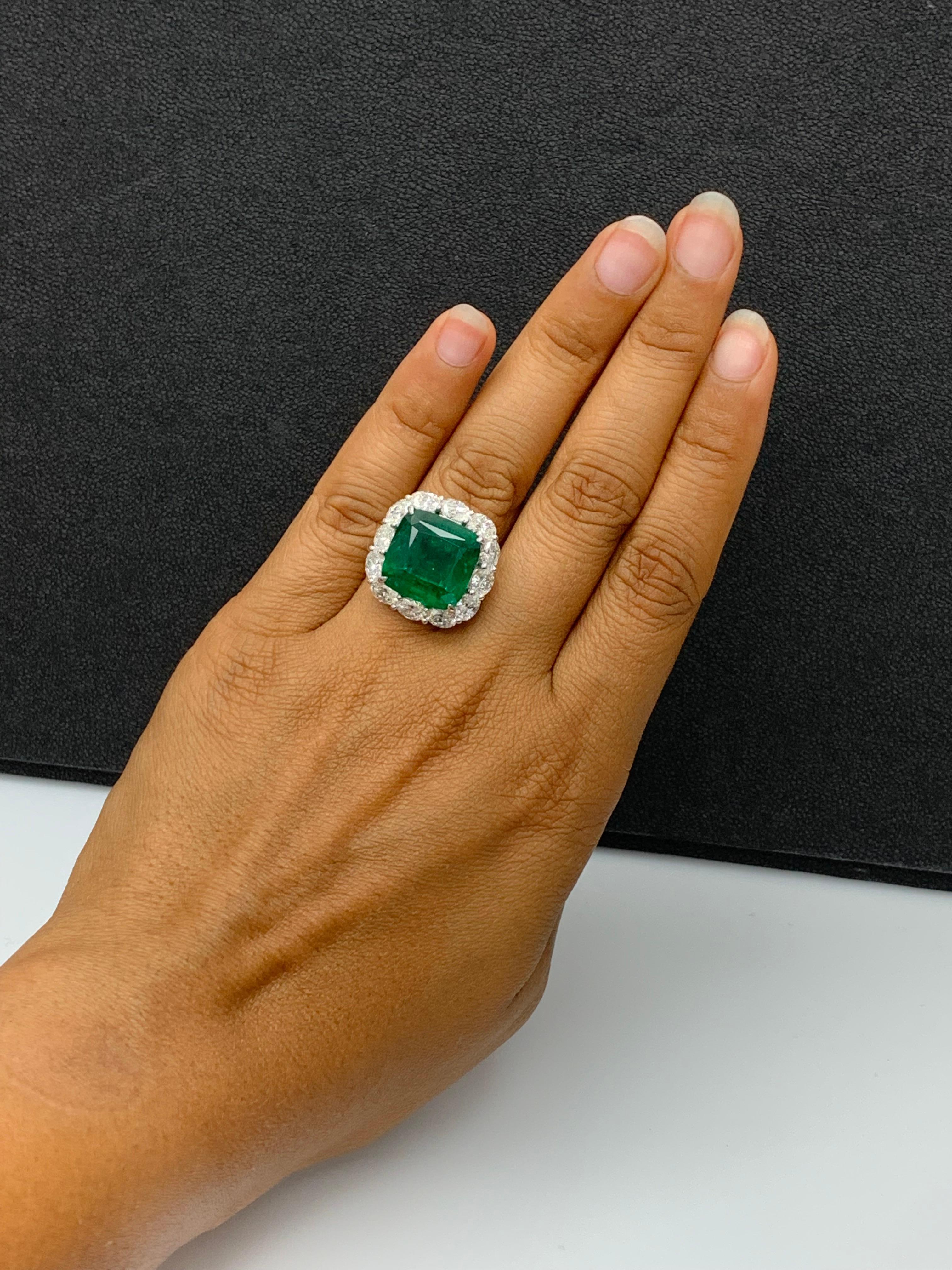 Bague de fiançailles en platine de 13,65 carats avec diamant émeraude taillé en coussin en vente 3