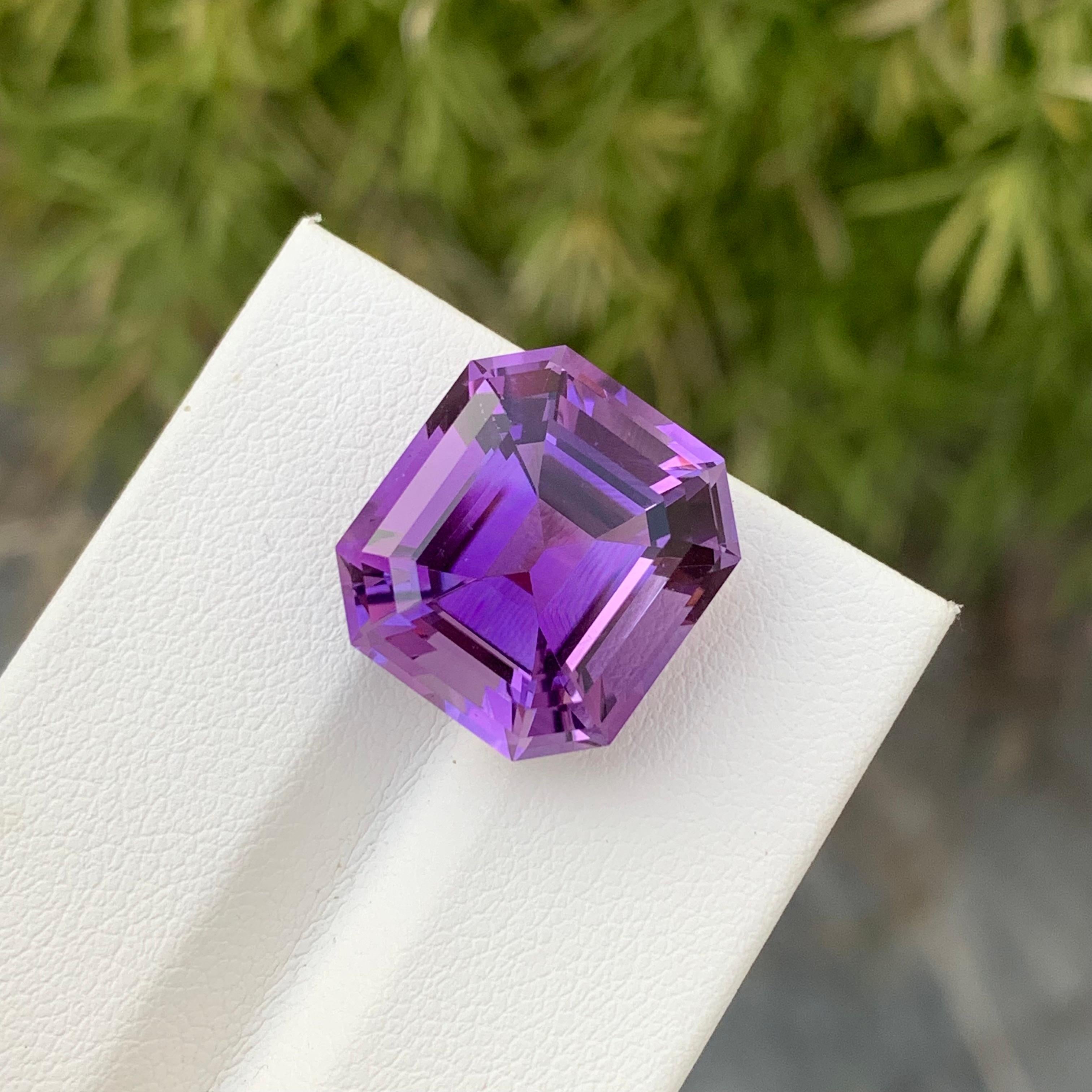 13.65 Carat Natural Loose Amethyst Octagon Shape Gem For Necklace Jewellery For Sale 1