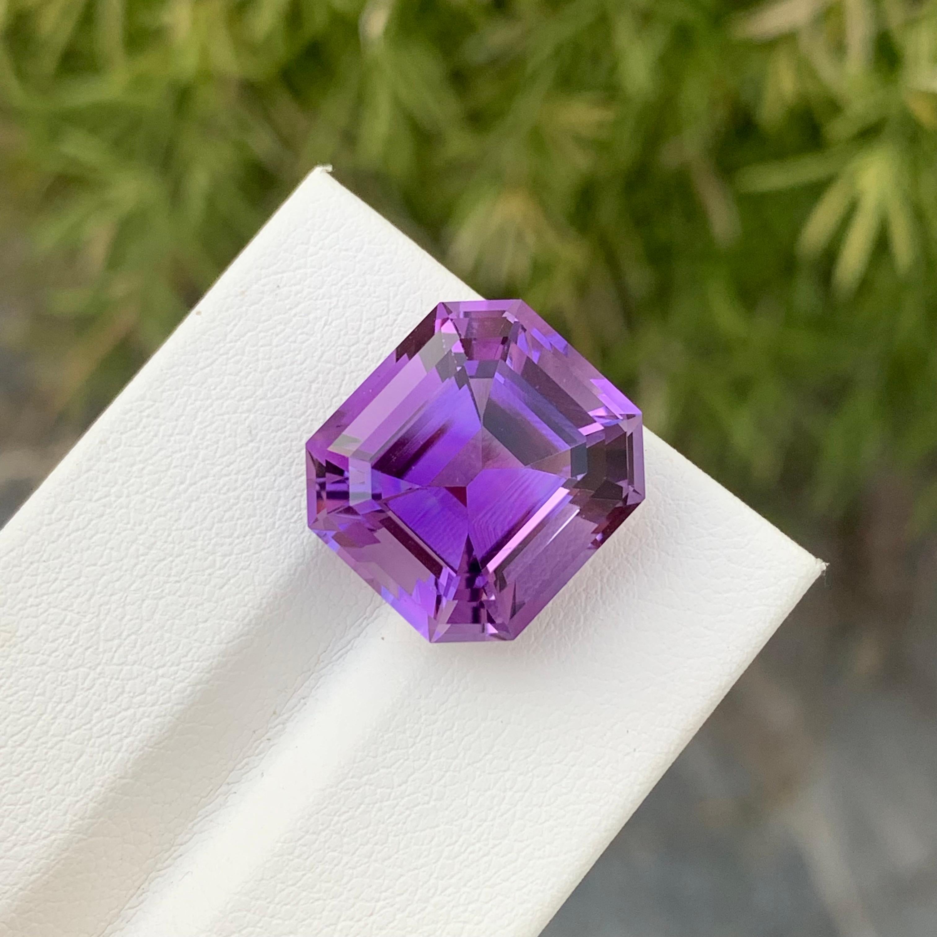 13.65 Carat Natural Loose Amethyst Octagon Shape Gem For Necklace Jewellery For Sale 2