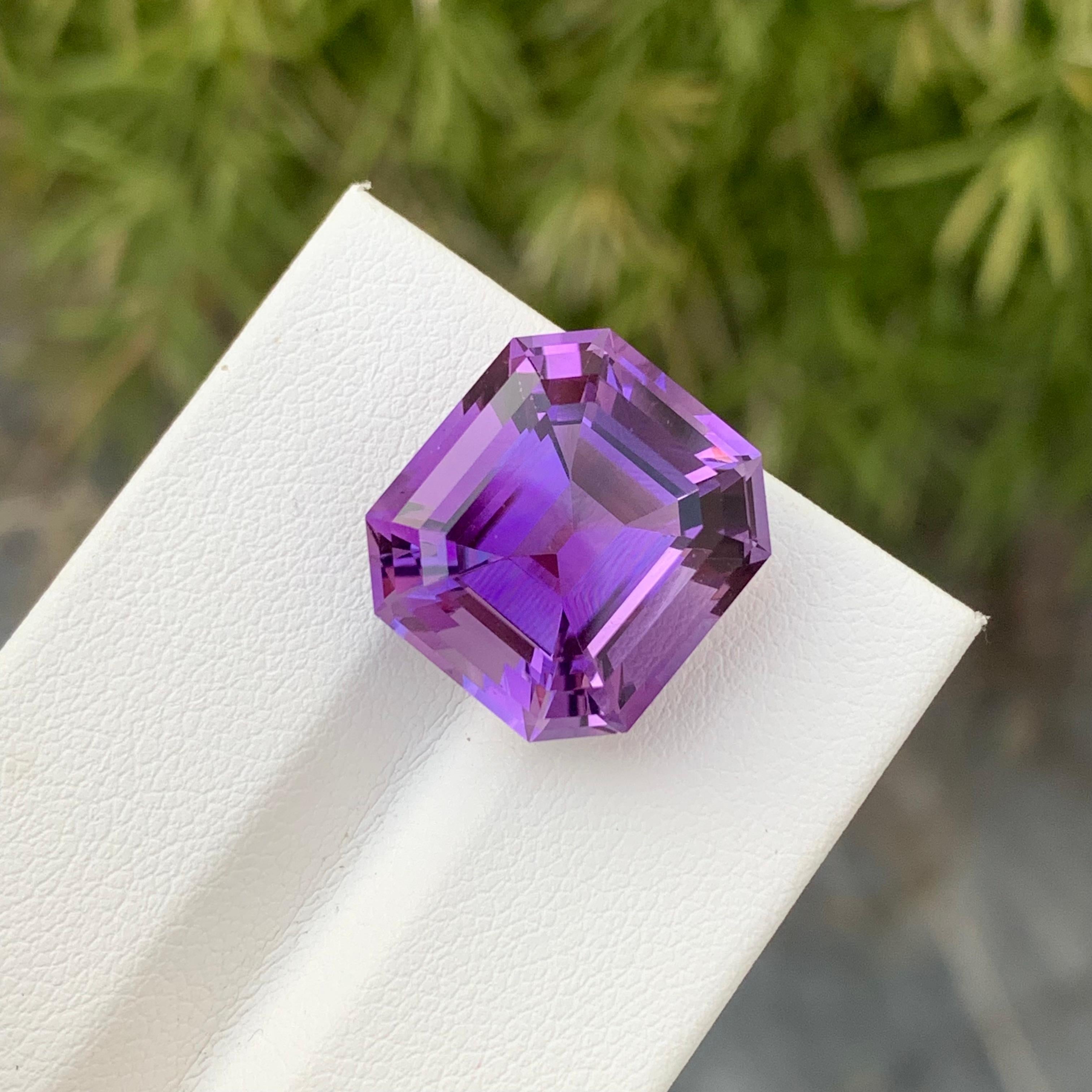 13.65 Carat Natural Loose Amethyst Octagon Shape Gem For Necklace Jewellery For Sale 3