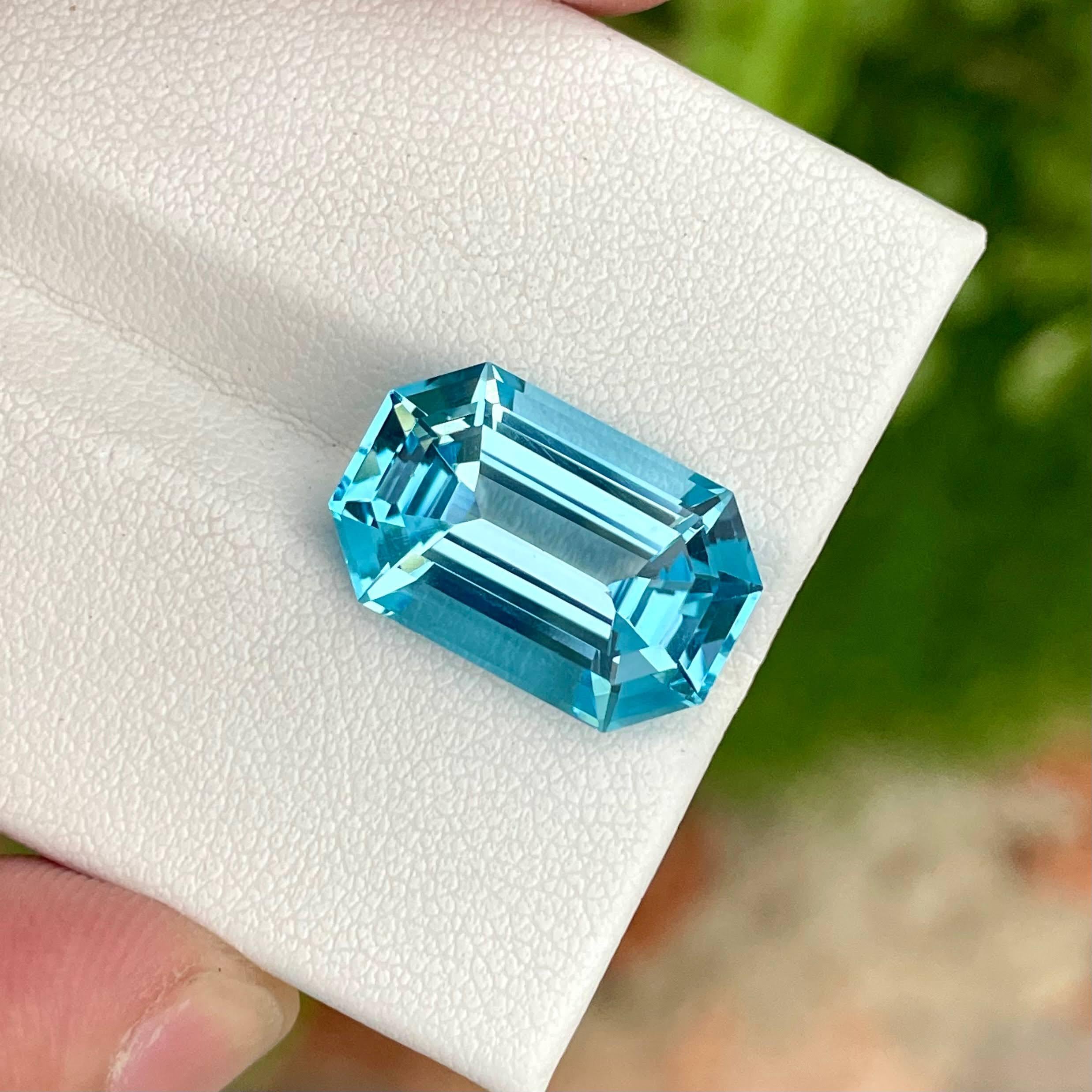 13.65 Carats Loose Blue Topaz Stone Emerald Cut Natural African Gemstone In New Condition For Sale In Bangkok, TH