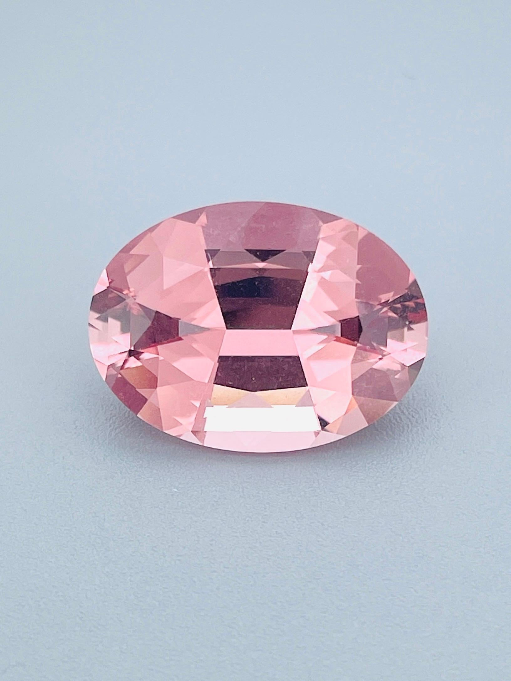 Taille ovale Morganite naturelle de 13,65 carats de couleur rose intense du Brésil en vente
