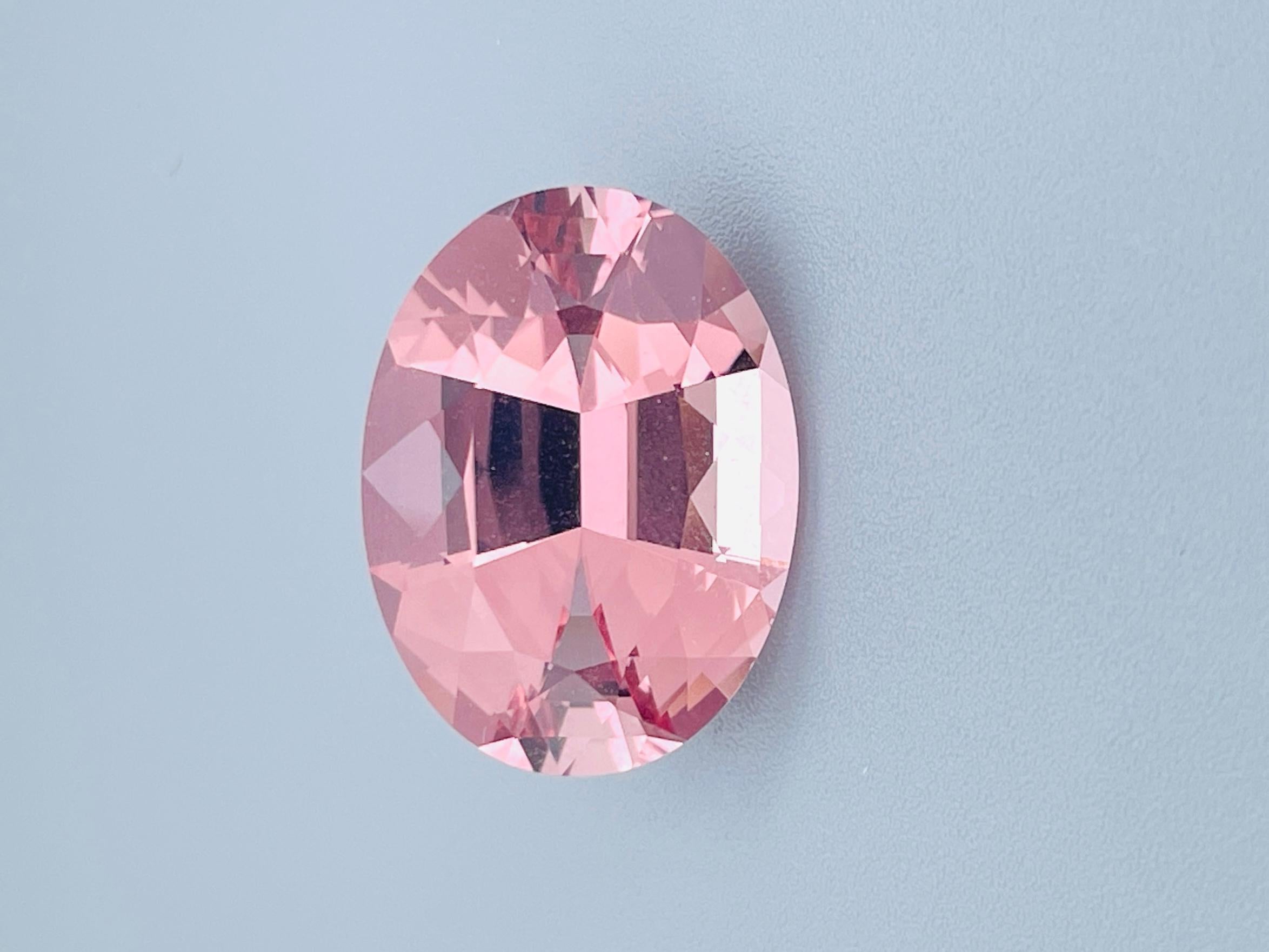 Morganite naturelle de 13,65 carats de couleur rose intense du Brésil en vente 2