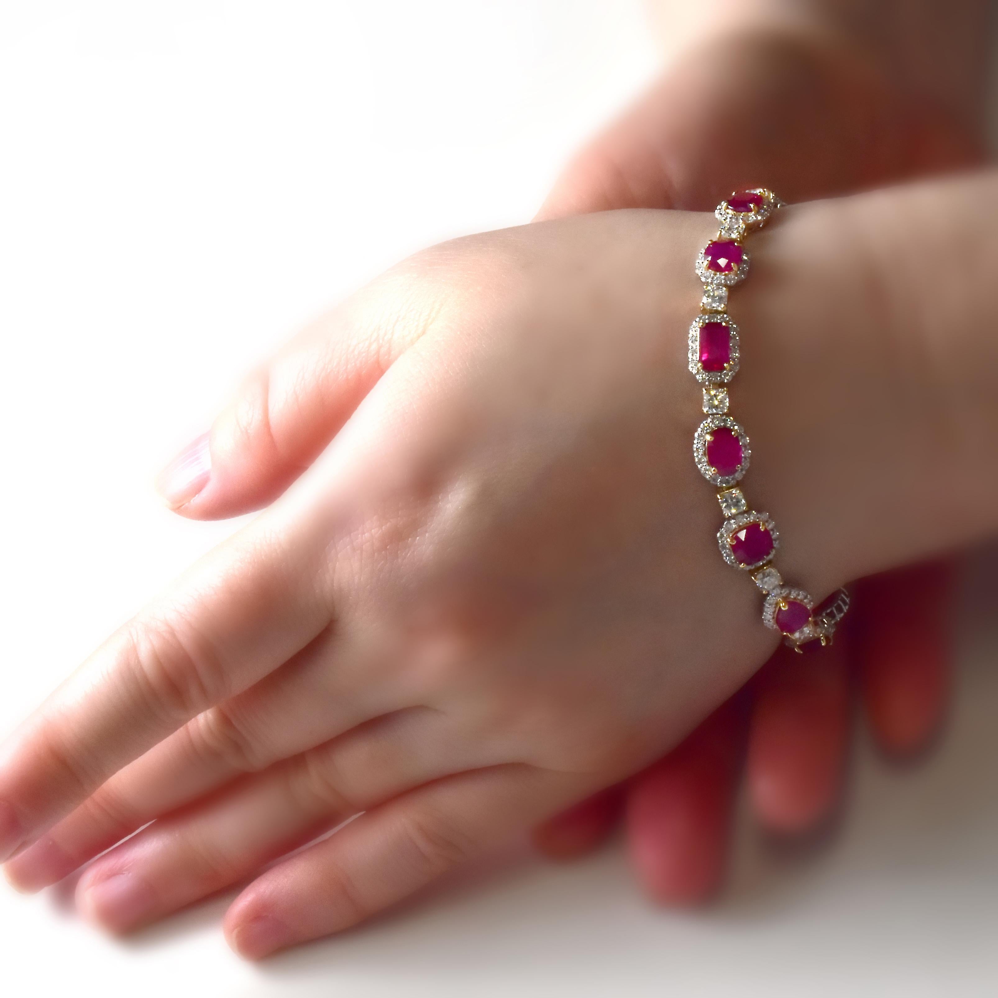 13.68 Carat Natural Burmese Rubies & Diamond Bracelet Made in Platinum/18K Gold In New Condition For Sale In Tokyo, JP