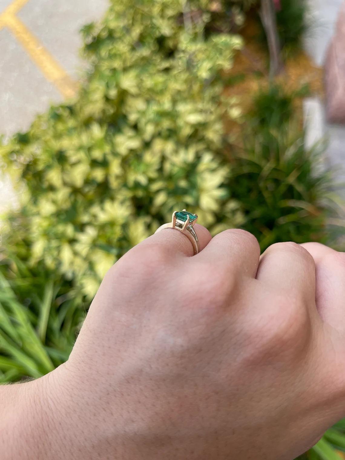 1,36 Karat Realer Smaragd-Emerald-Schliff Solitär geteilter Schaft Goldring 14K Geschenk im Zustand „Neu“ im Angebot in Jupiter, FL