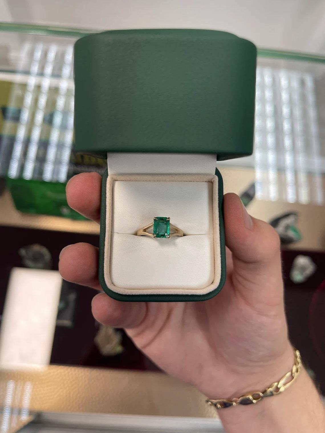 1,36 Karat Realer Smaragd-Emerald-Schliff Solitär geteilter Schaft Goldring 14K Geschenk im Angebot 2