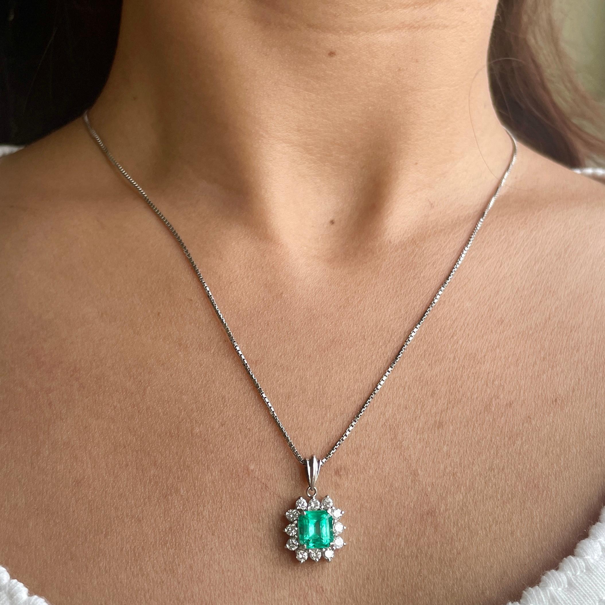 
Kolumbianischer Smaragd-Anhänger in Platin 900

Merkmale:

Hauptedelstein - Kolumbianischer Smaragd

Gesamtkaratgewicht (1Stück) -1,36Ct

Abmessungen des Edelsteins - 6.4x6.77x4.85mm

Farbe - Grün

Schnitt - Quadratisch

Klarheit - VVS (augenrein,
