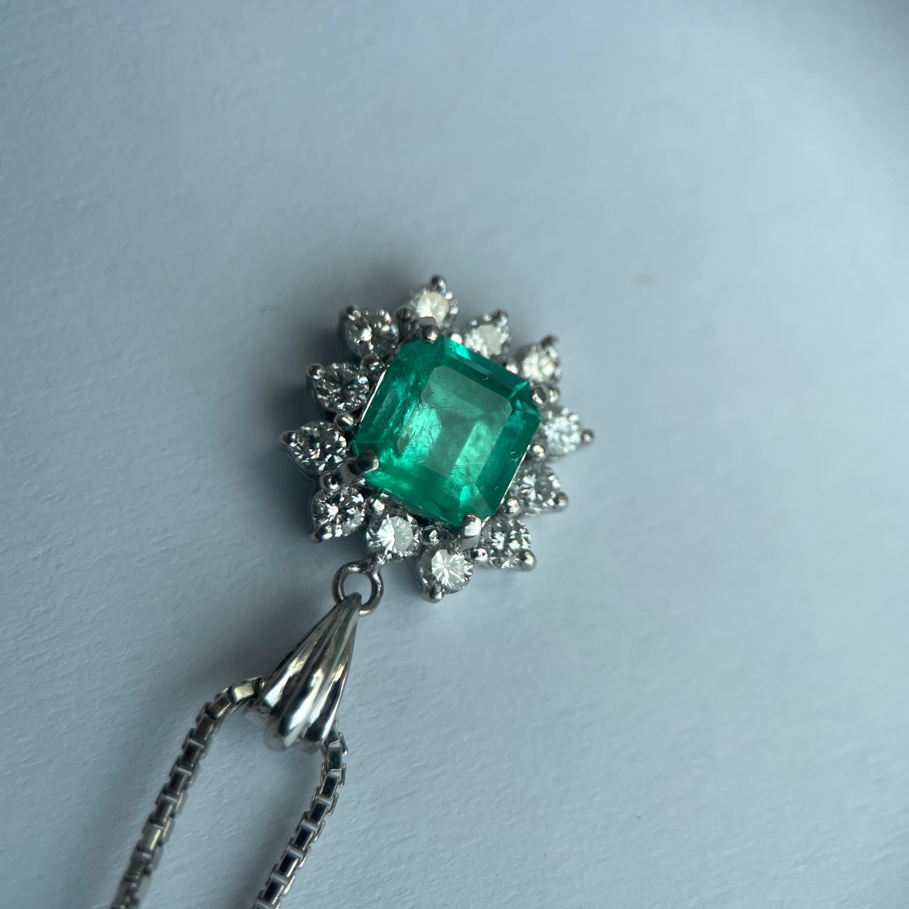 1,36ct Top Qualität kolumbianischen Smaragd Anhänger mit natürlichen Diamanten in Platin im Zustand „Neu“ im Angebot in Singapore, SG