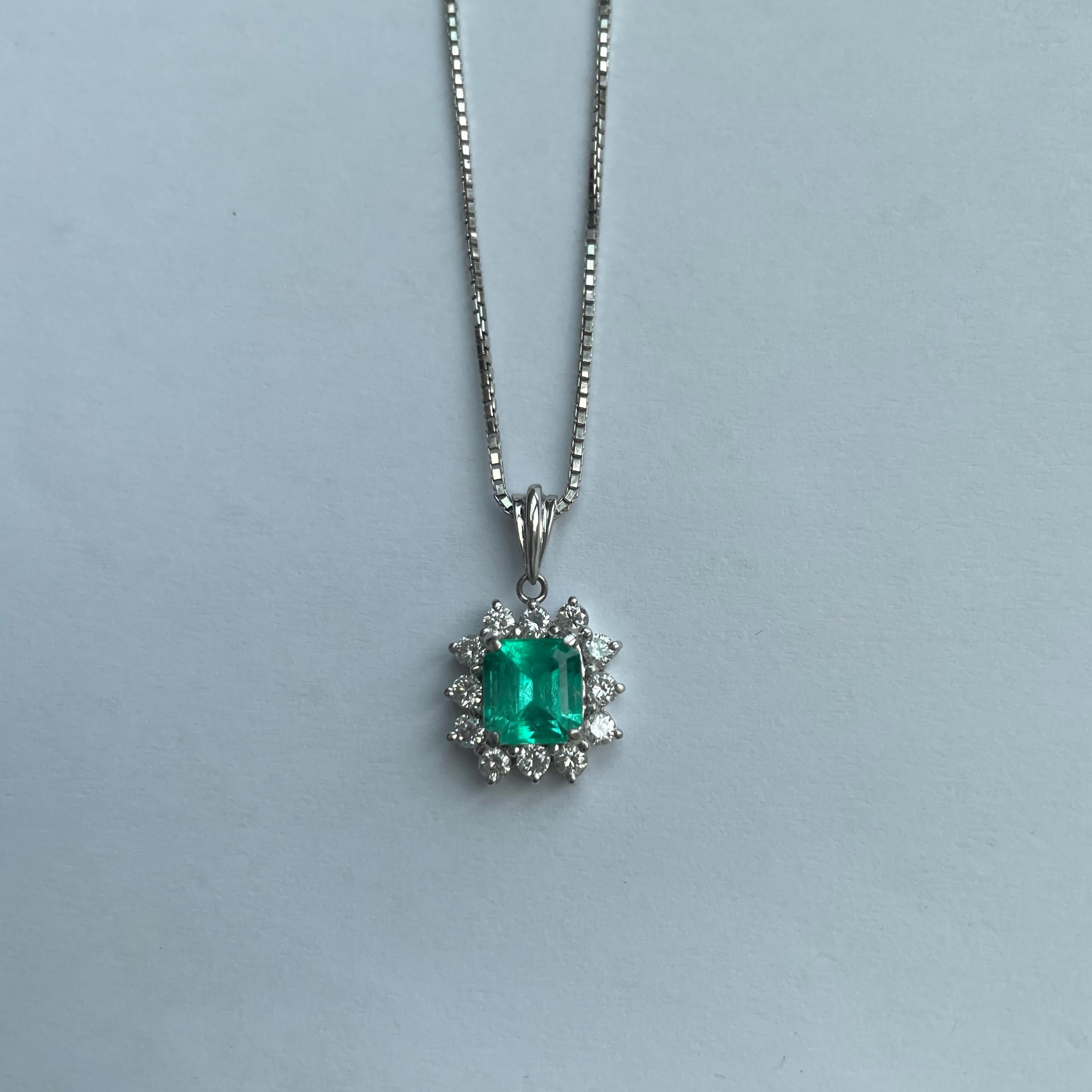 1,36ct Top Qualität kolumbianischen Smaragd Anhänger mit natürlichen Diamanten in Platin im Angebot 1