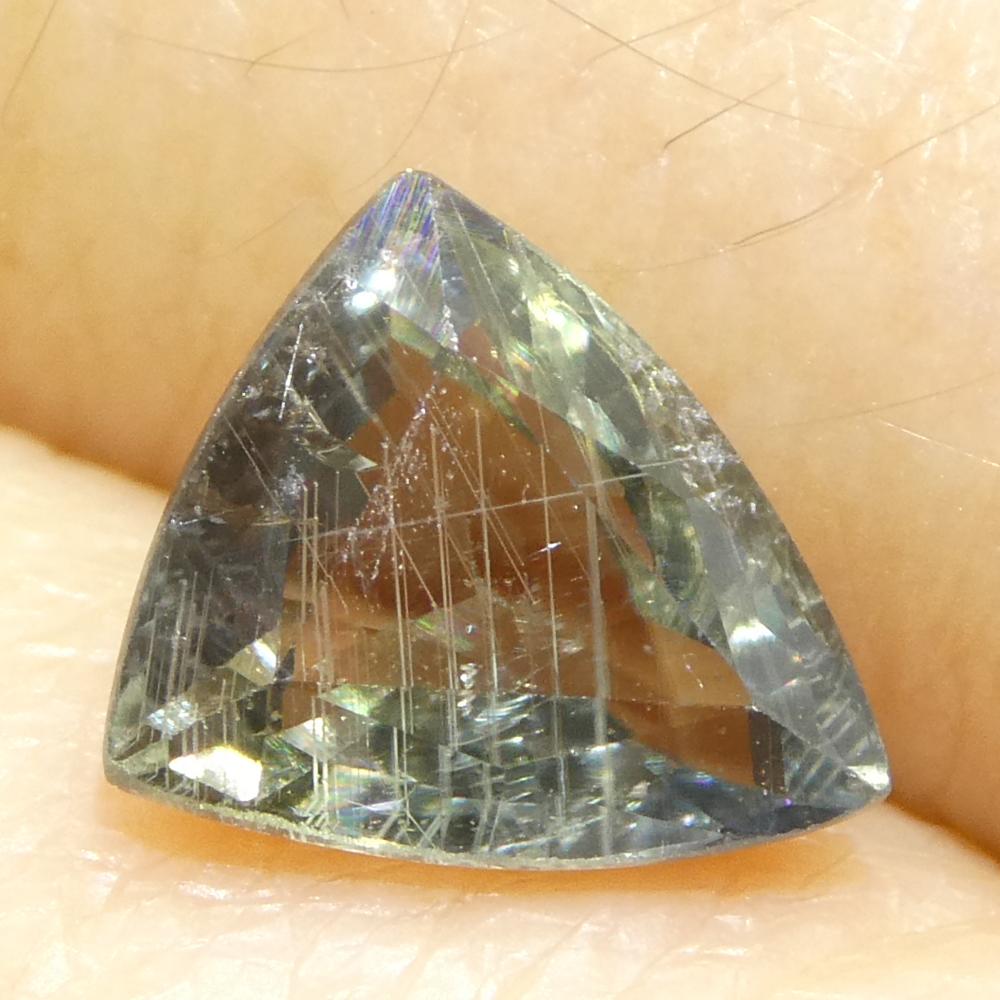 Zafiro verde trillón/triángulo de 1,36 ct de África Oriental en venta 6