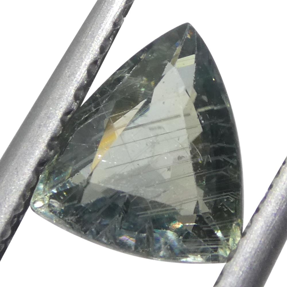 Zafiro verde trillón/triángulo de 1,36 ct de África Oriental Corte brillante en venta