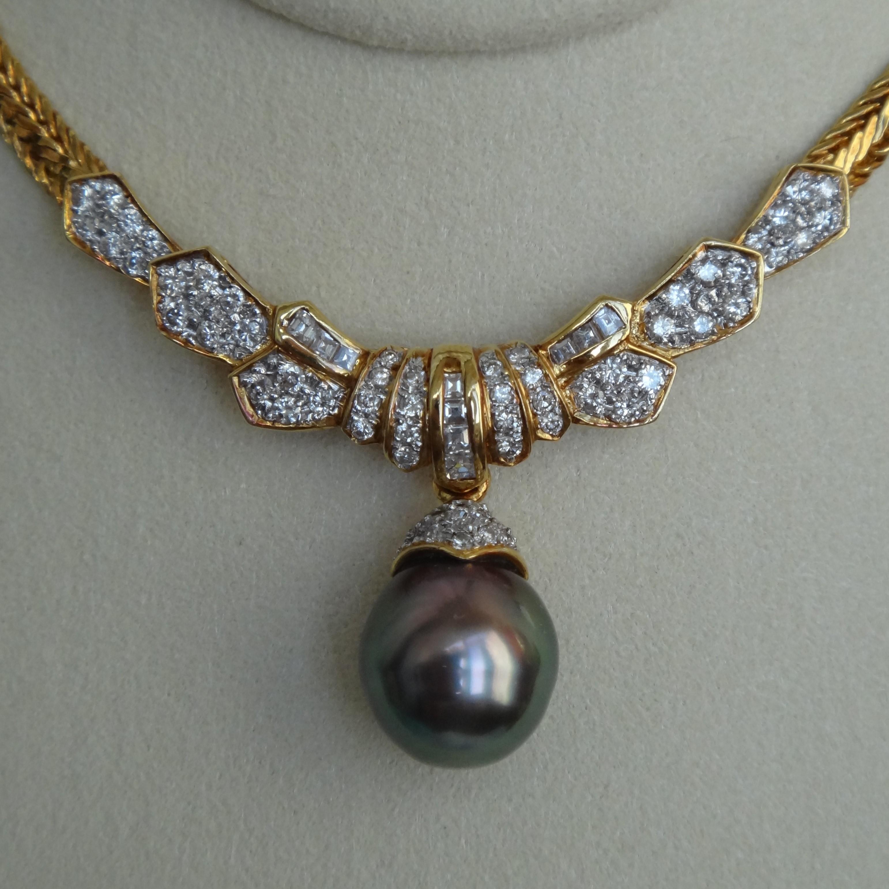 Brilliant Cut 1.36CTS Diamand Tahitian Black Pearl 18K Gold Necklace Italy Made  For Sale