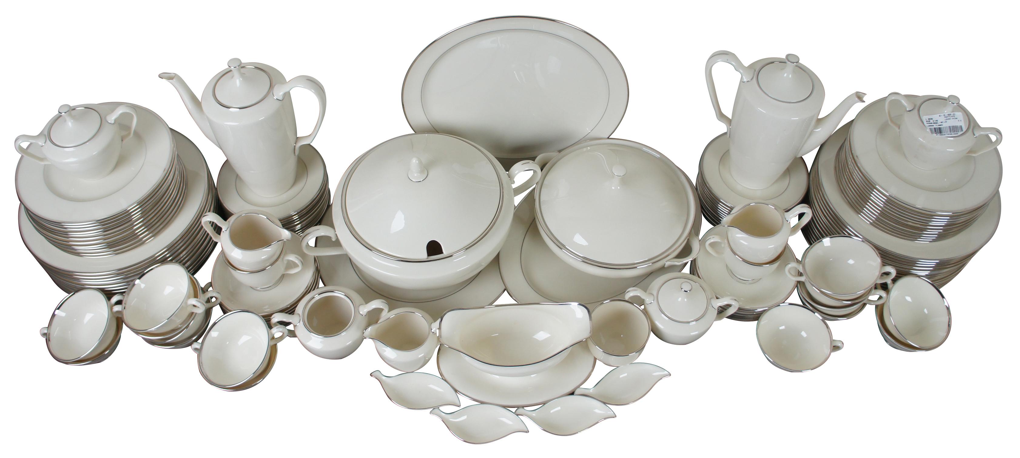 136-piece Lot Lenox Presidential collection Montclair China platinum dinner service

Beautiful and large set of china, great for parties and events!

Measures: Large round platter 12.75” x 0.75”, medium round platter 12.125” x 0.75” / Soup