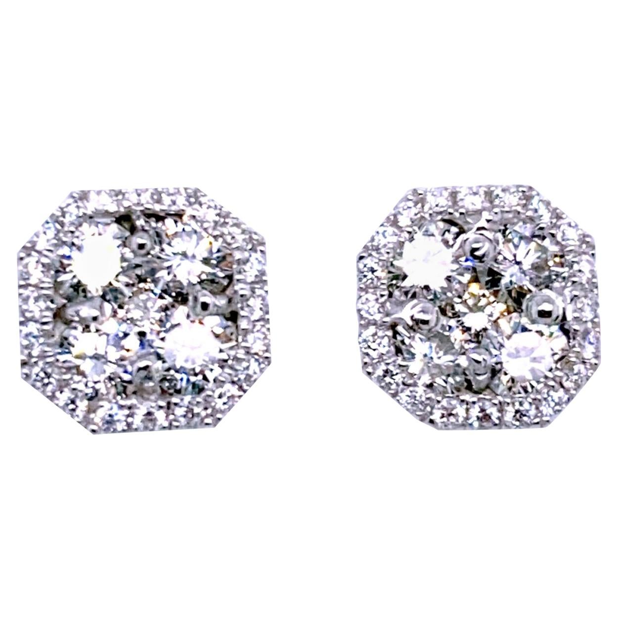 Boucles d'oreilles en or 14 carats avec diamant central en forme de grappe de 1,37 carat et halo en vente