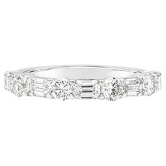1.37 Carat Alternating Round and Emerald Cut Diamonds Wedding Band Ring (anneau de mariage de 1.37 carats alternant des diamants ronds et des diamants taille émeraude)
