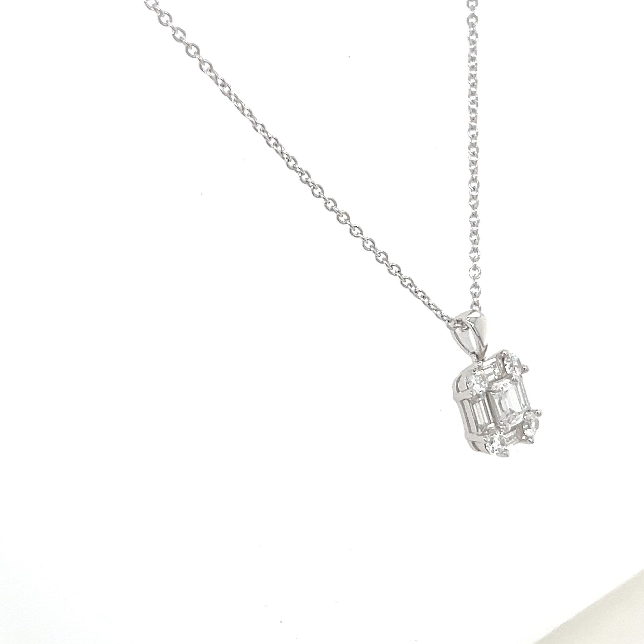 Donna Collana con ciondolo a forma di baguette e taglio rotondo in argento sterling con 1,37 carati di zirconi cubici in vendita