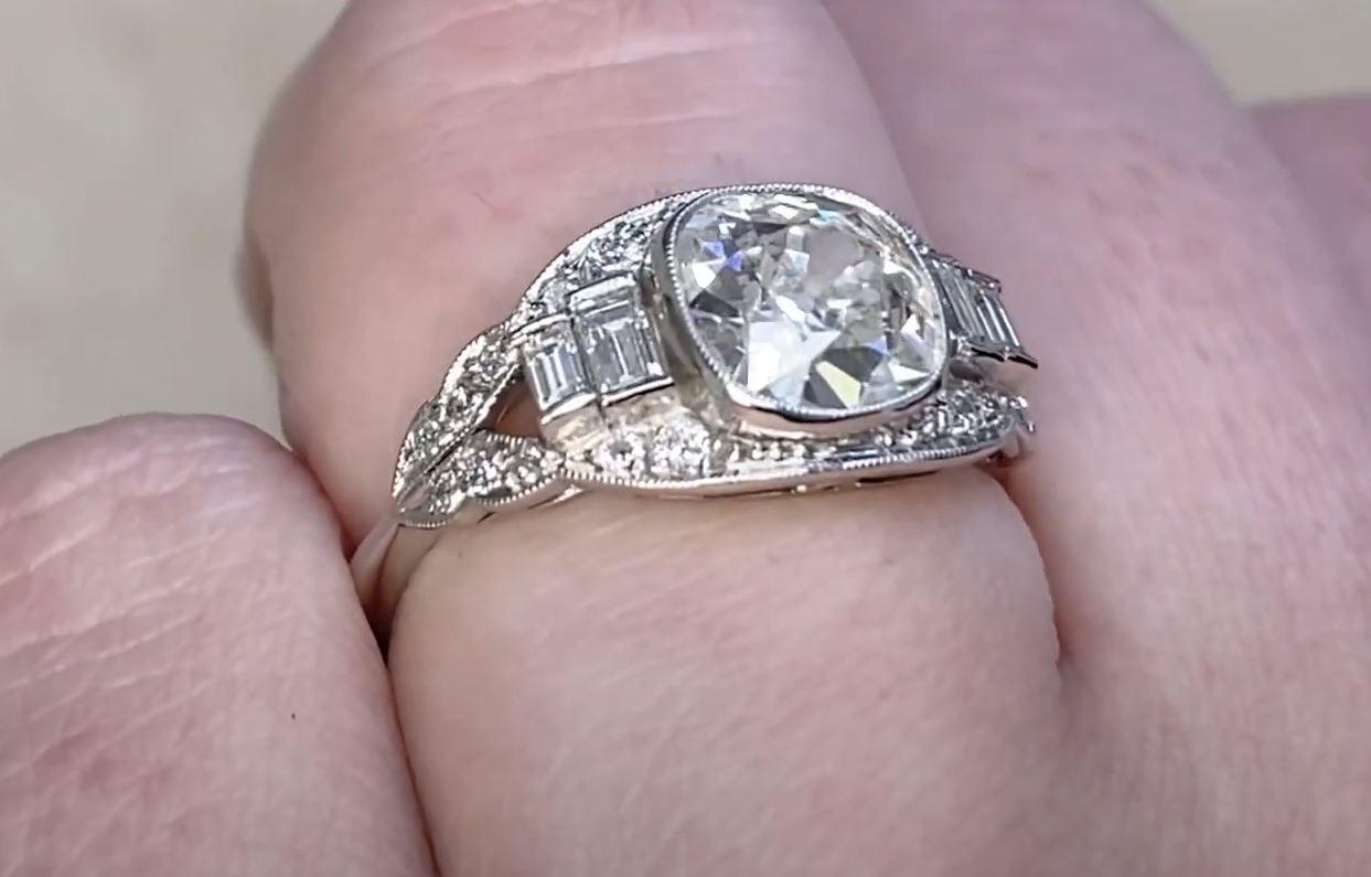 Women's 1.37 Carat Cushion-Cut Diamond Engagement Ring, Platinum For Sale