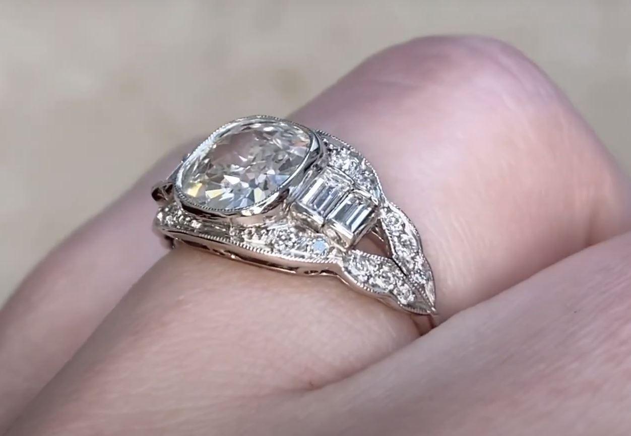 1.37 Carat Cushion-Cut Diamond Engagement Ring, Platinum For Sale 1