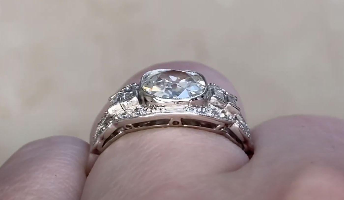 1.37 Carat Cushion-Cut Diamond Engagement Ring, Platinum For Sale 2