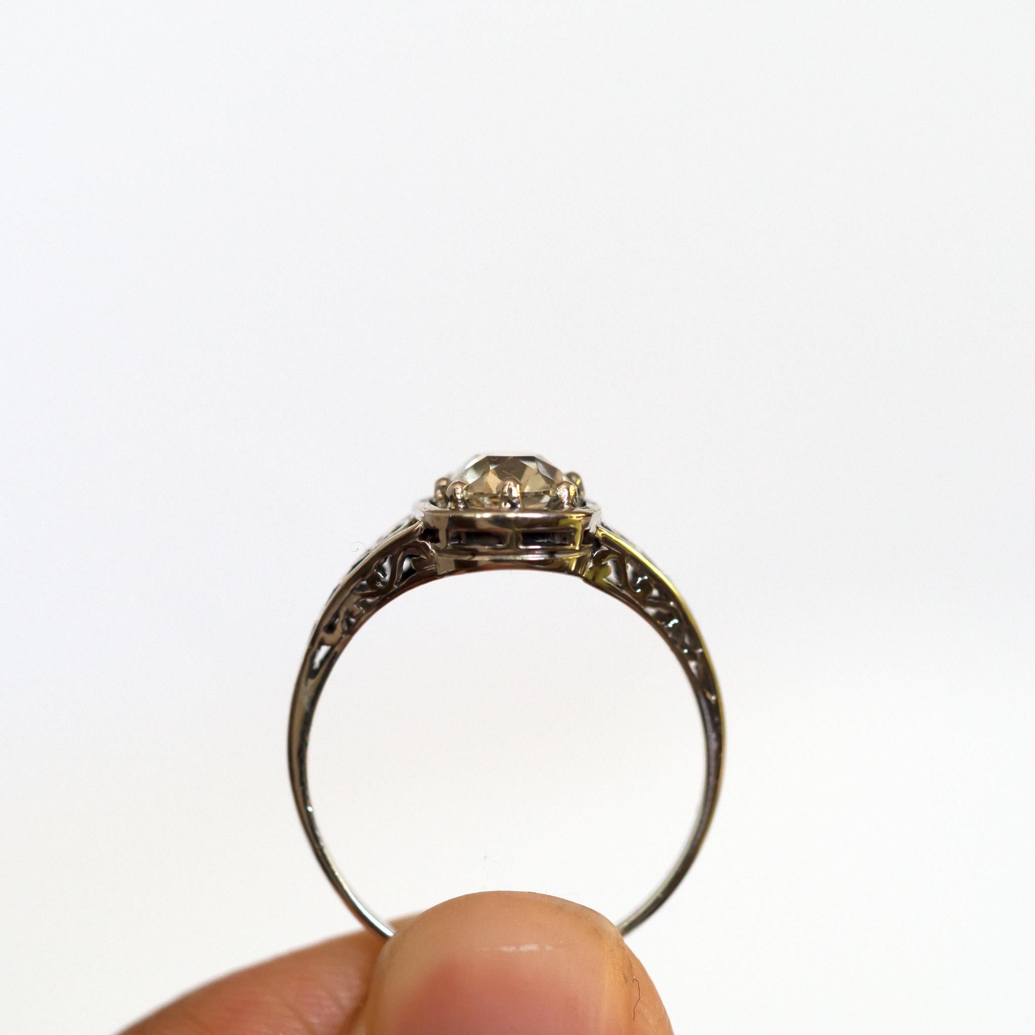 1.37 Carat Diamond White Gold Engagement Ring In Good Condition For Sale In Atlanta, GA