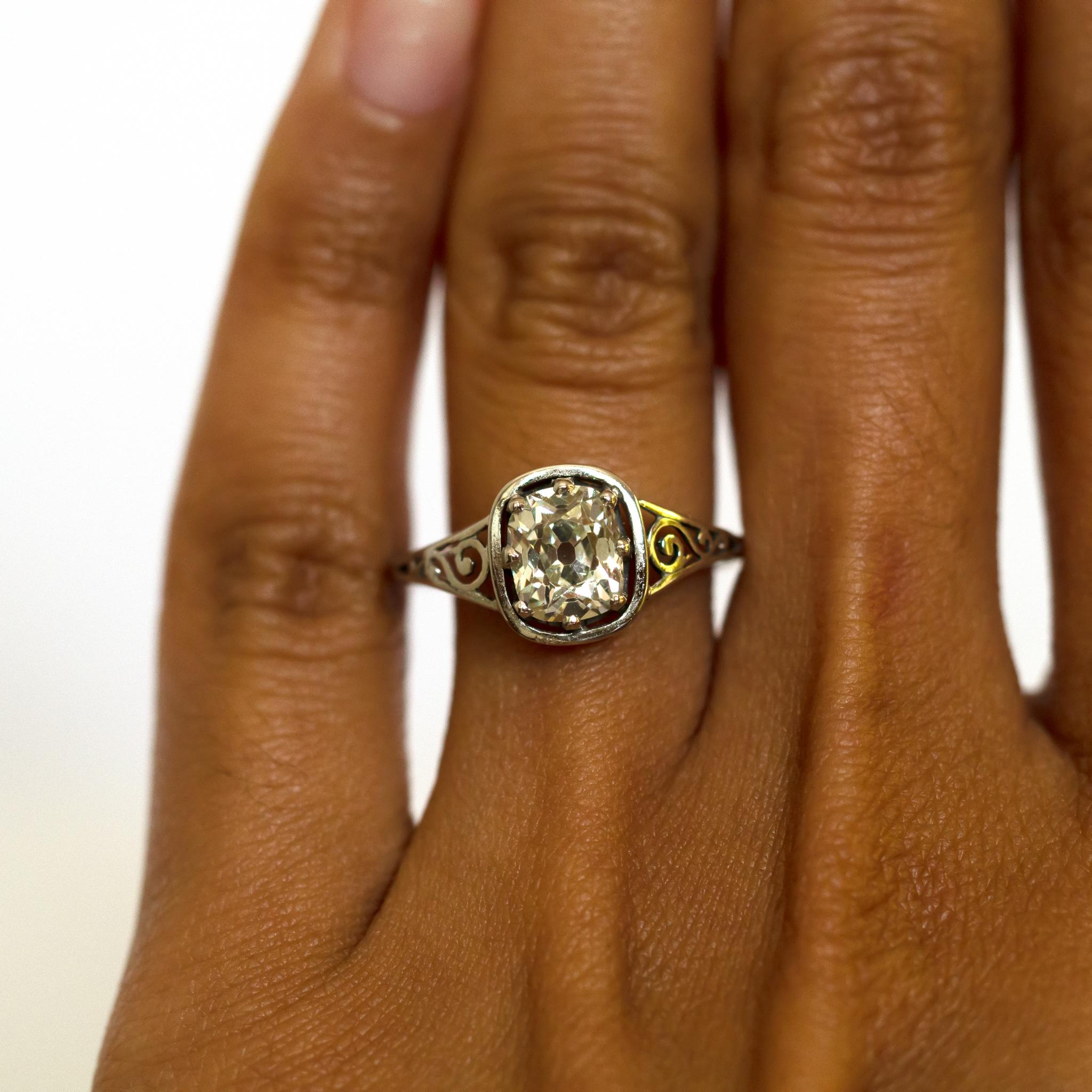 Women's or Men's 1.37 Carat Diamond White Gold Engagement Ring For Sale