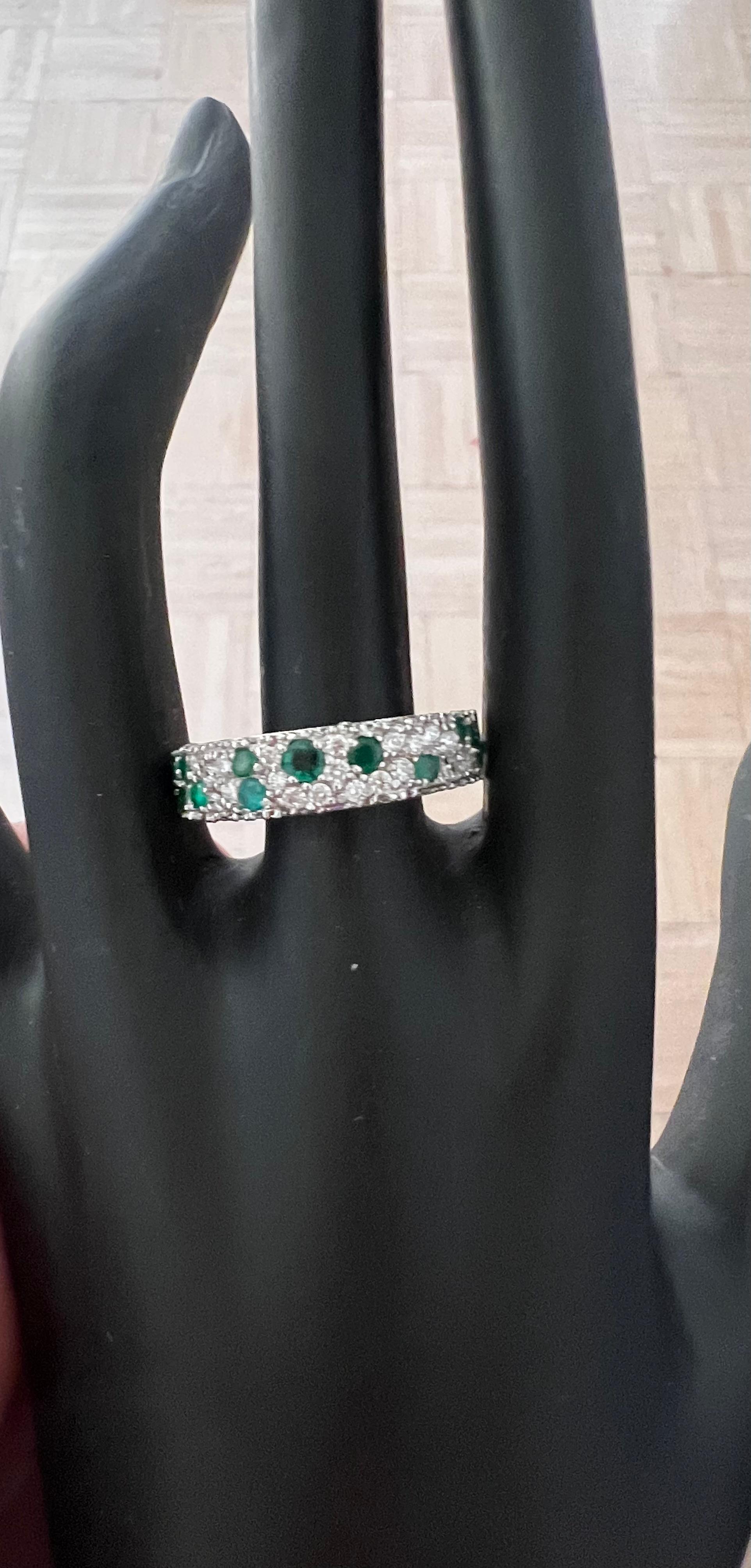 1.37 Carat Emerald Diamond White Gold Band In New Condition In Los Angeles, CA