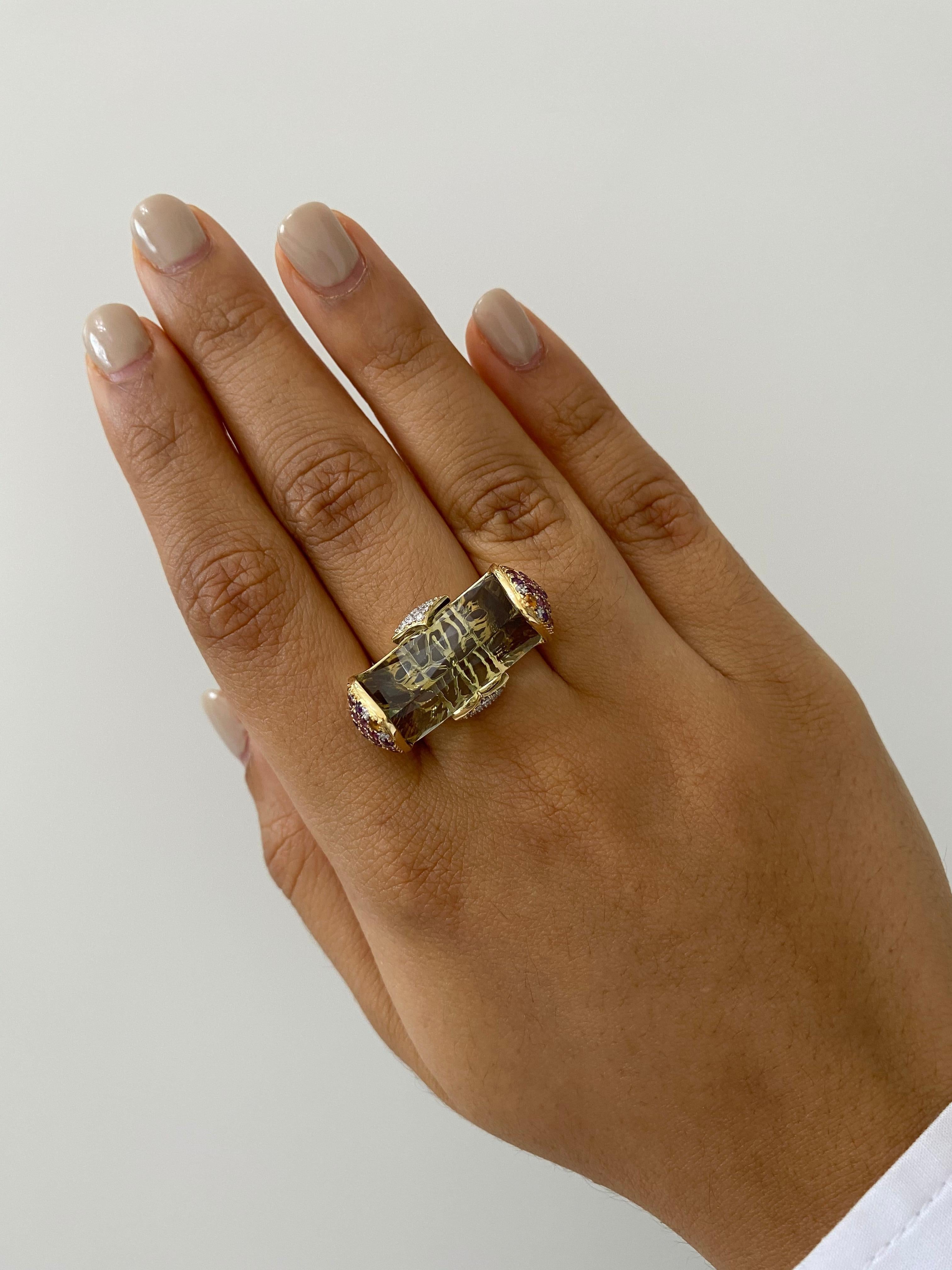 Ring aus 18 Karat Gelbgold mit 13,7 Karat grünem Amethyst und Diamant (Zeitgenössisch) im Angebot