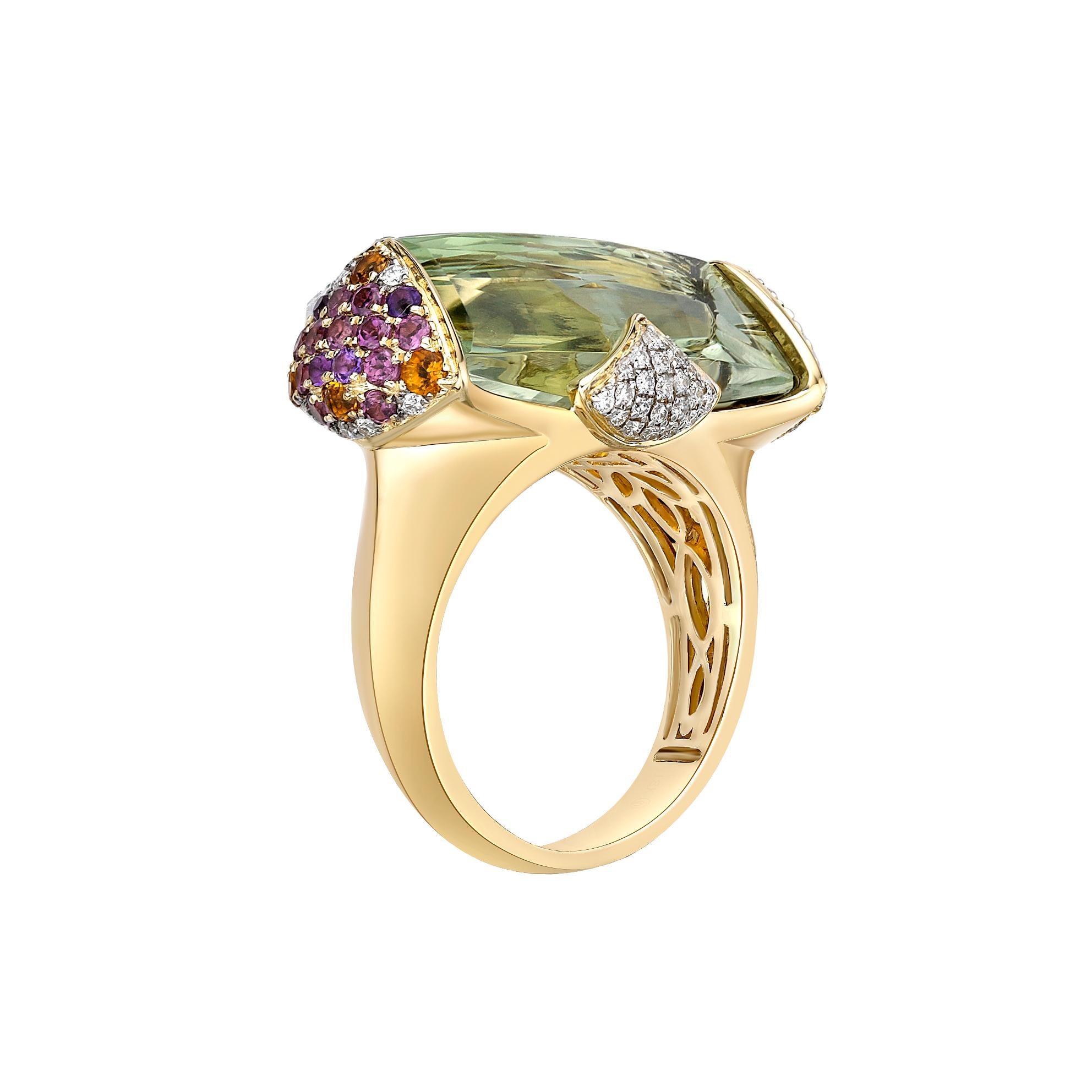 Ring aus 18 Karat Gelbgold mit 13,7 Karat grünem Amethyst und Diamant (Briolette) im Angebot