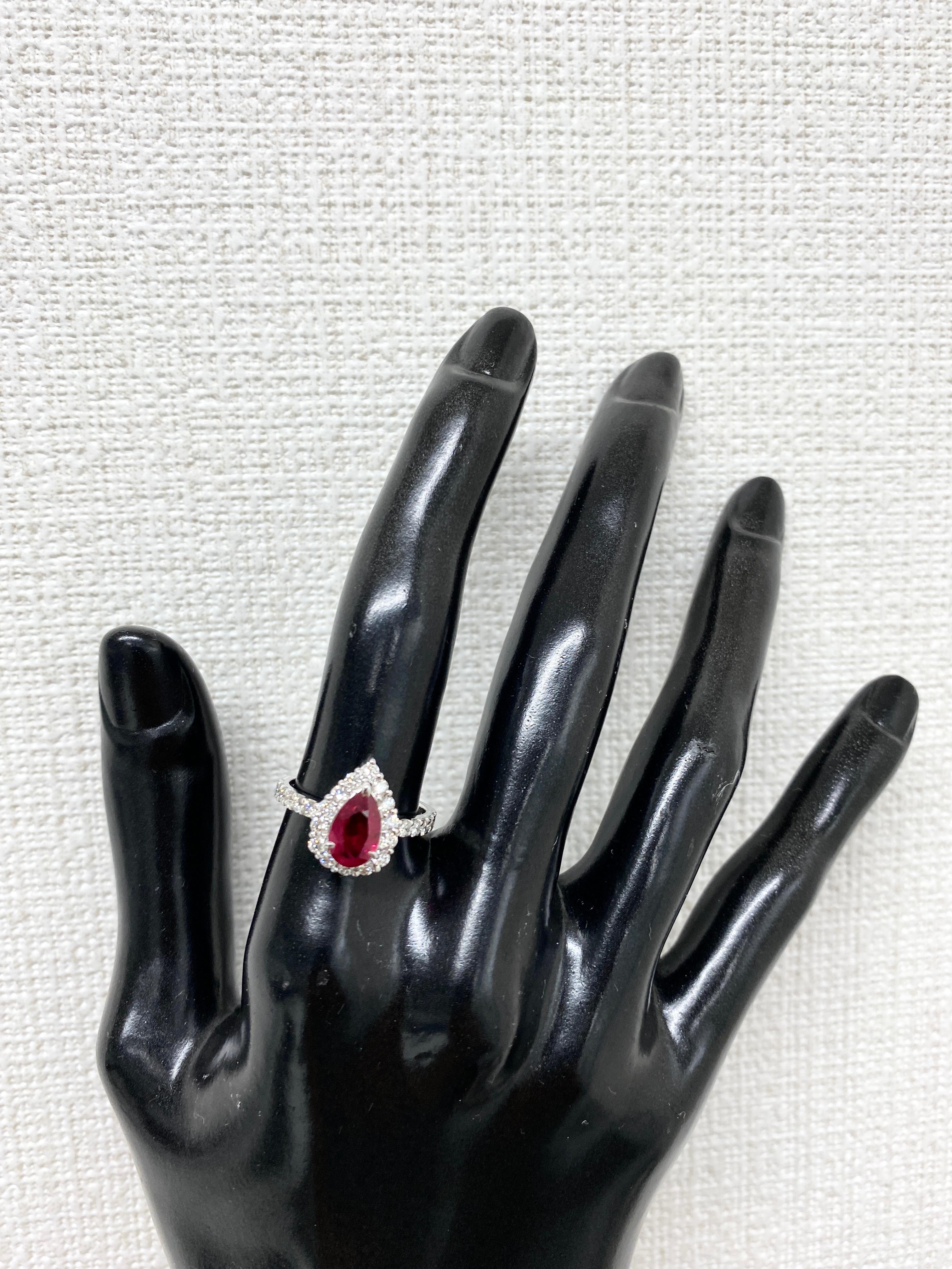 GIA Certified 1.37 Carat Natural Pigeon's Blood Color Ruby Ring set in Platinum In New Condition In Tokyo, JP