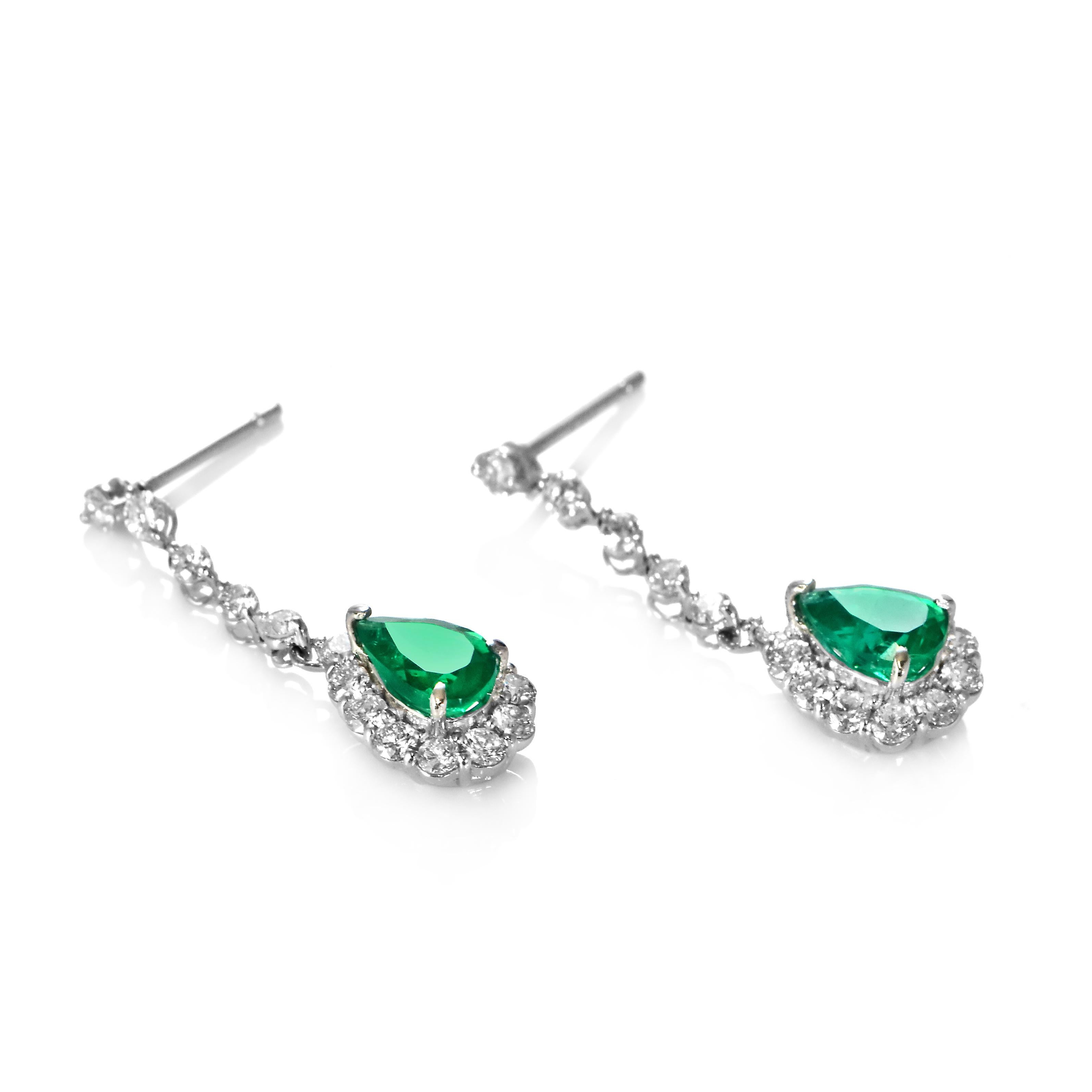 De las mujeres Pendientes de Esmeralda Colombiana Natural de 1,37 Quilates y Diamantes en Platino en venta