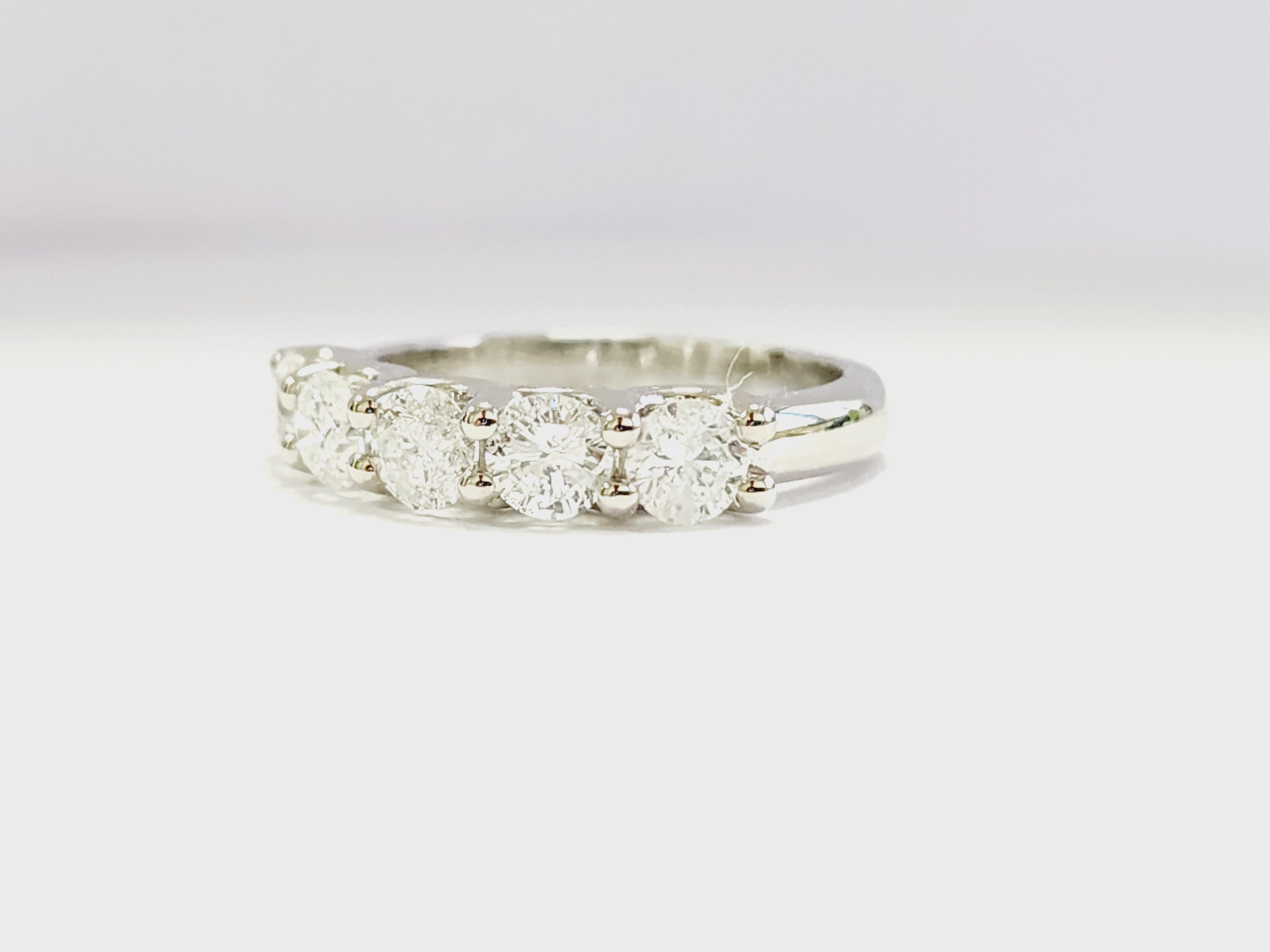1,37 Quilates Diamante Natural Oro Blanco Mini Anillo 14K Corte brillante en venta