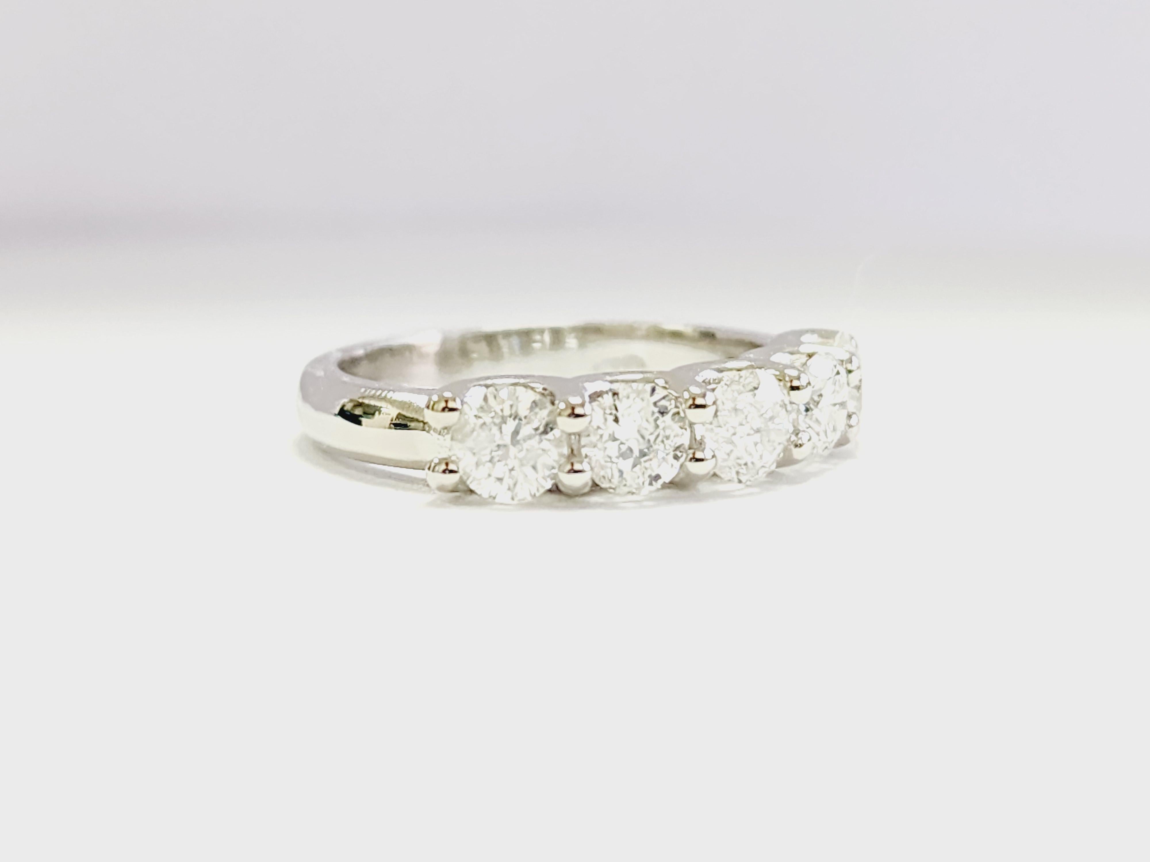 1,37 Quilates Diamante Natural Oro Blanco Mini Anillo 14K en Nuevo estado para la venta en Great Neck Plaza, NY